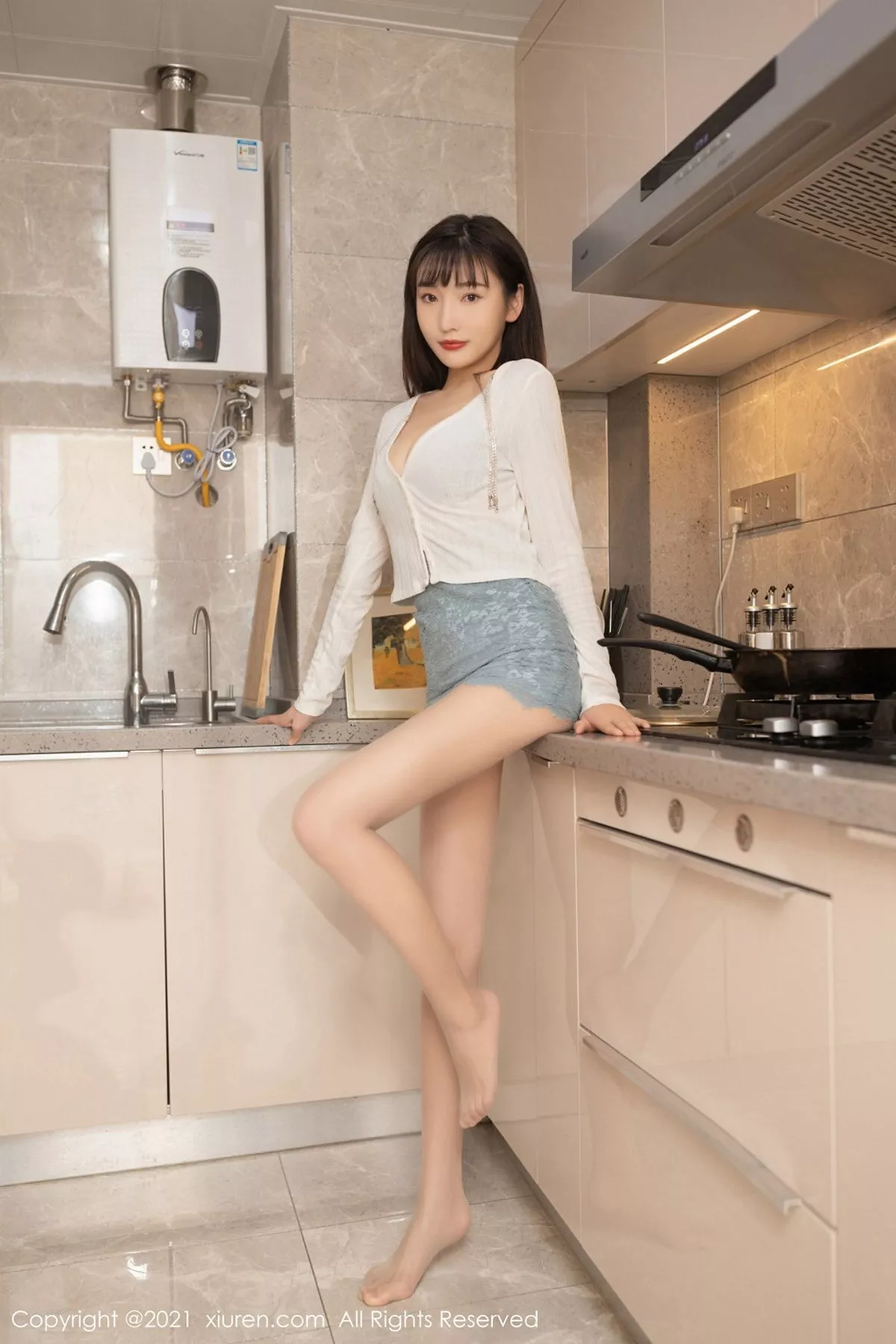 秀人集.com_[XiuRen秀人网]No.3084_嫩模陆萱萱三亚旅拍性感人妻主题脱开档肉丝裤袜秀翘臀诱惑写真76P