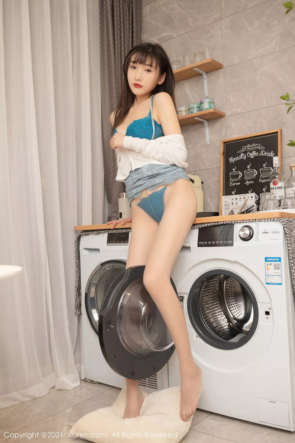 秀人集.com_[XiuRen秀人网]No.3084_嫩模陆萱萱三亚旅拍性感人妻主题脱开档肉丝裤袜秀翘臀诱惑写真76P