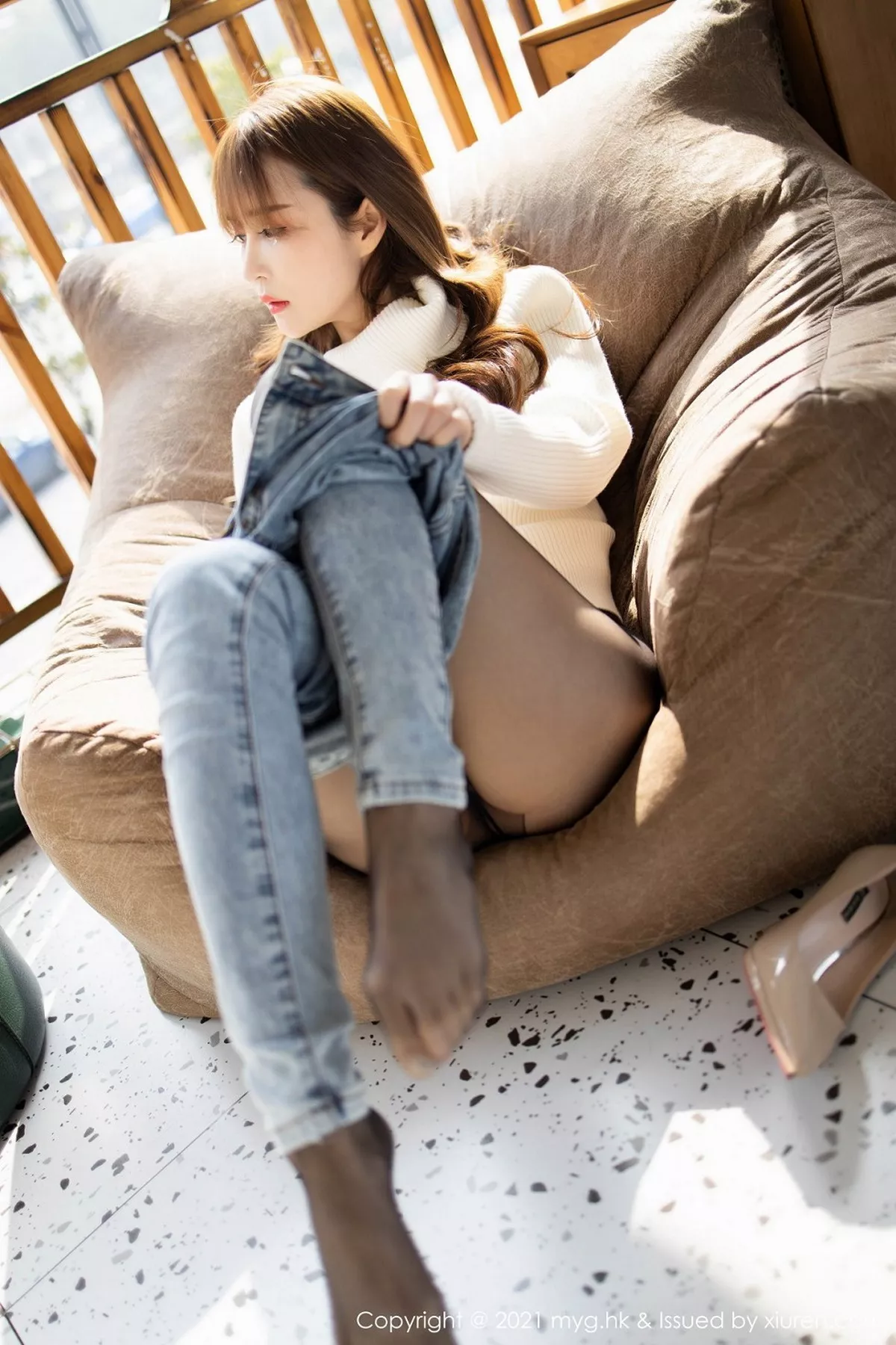 秀人集.com_[MyGirl美媛馆]Vol.487_嫩模小兜儿脱飒爽牛仔裤露无内黑丝裤袜秀翘臀极致魅惑写真78P