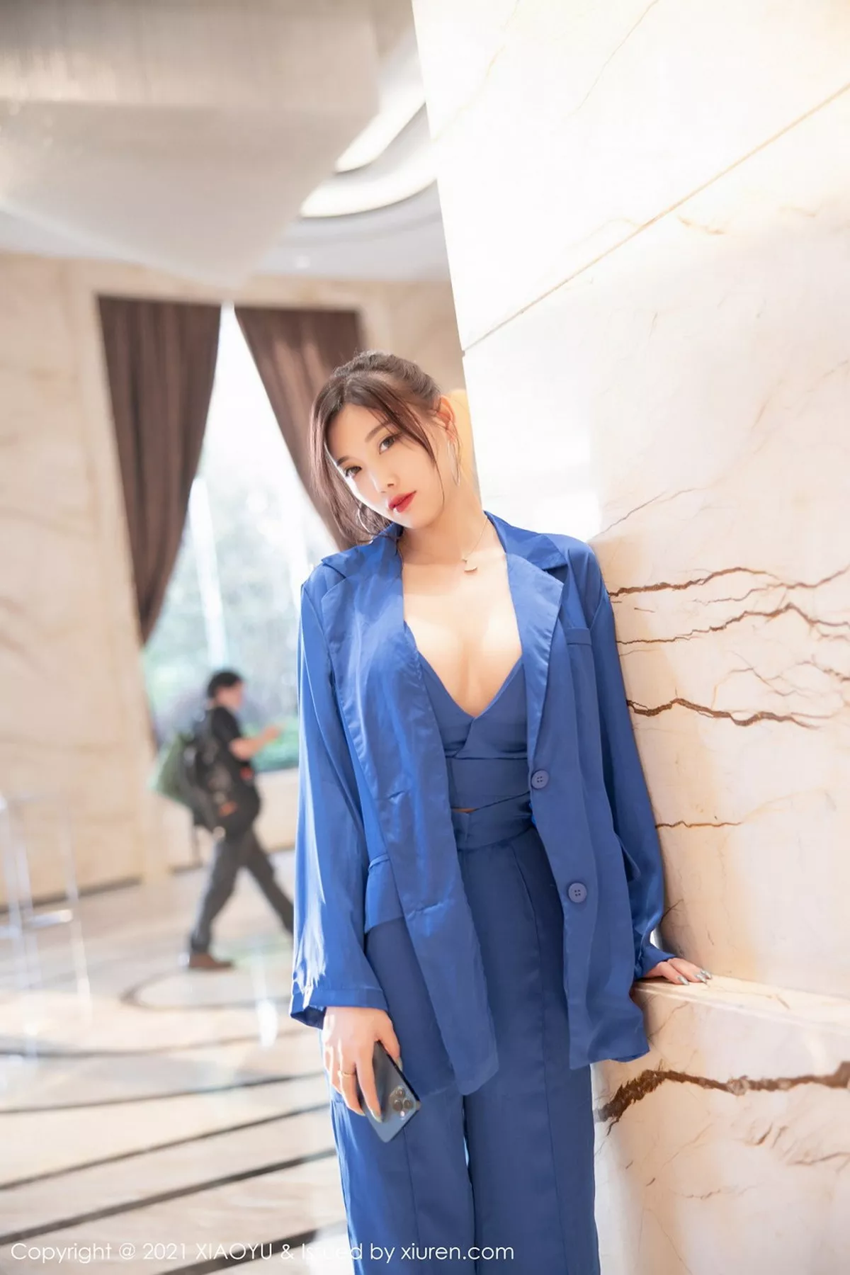 秀人集.com_[XiaoYu画语界]Vol.467_女神杨晨晨sugar私房旅拍蓝色西装下丝质吊带配蕾丝内裤诱惑写真98P