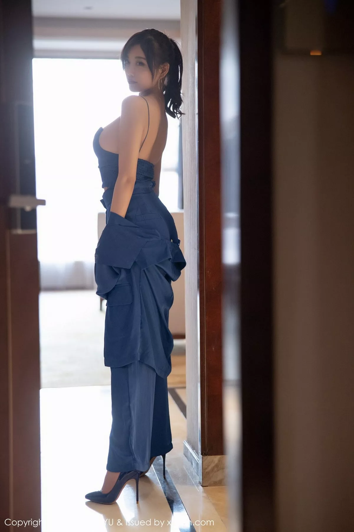 秀人集.com_[XiaoYu画语界]Vol.467_女神杨晨晨sugar私房旅拍蓝色西装下丝质吊带配蕾丝内裤诱惑写真98P