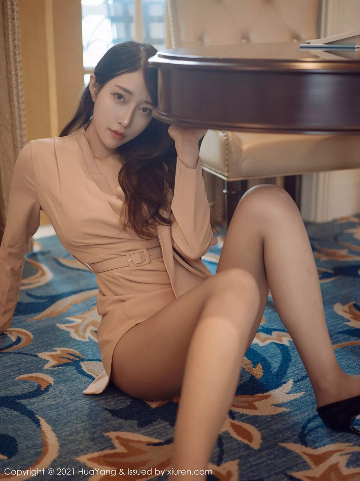 秀人集.com_[HuaYang花漾]Vol.364_丽质美人玥儿玥er厦门旅拍暖色调服饰配肉丝裤袜诱惑写真62P