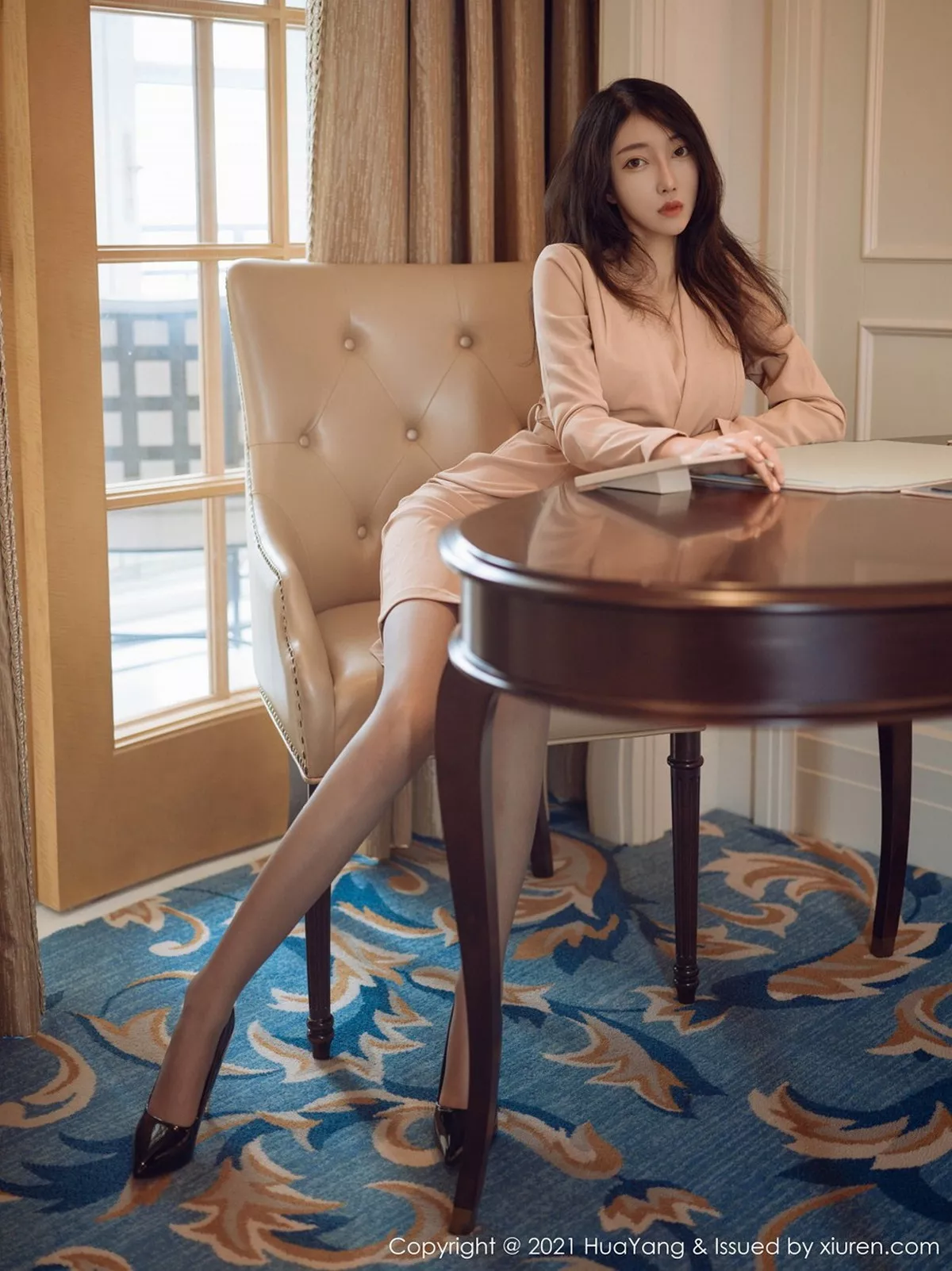 秀人集.com_[HuaYang花漾]Vol.364_丽质美人玥儿玥er厦门旅拍暖色调服饰配肉丝裤袜诱惑写真62P