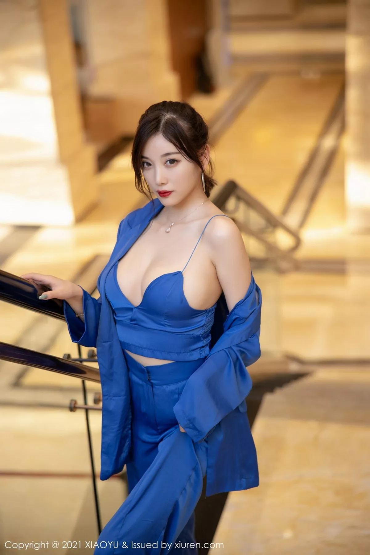 秀人集.com_[XiaoYu画语界]Vol.467_女神杨晨晨sugar私房旅拍蓝色西装下丝质吊带配蕾丝内裤诱惑写真98P