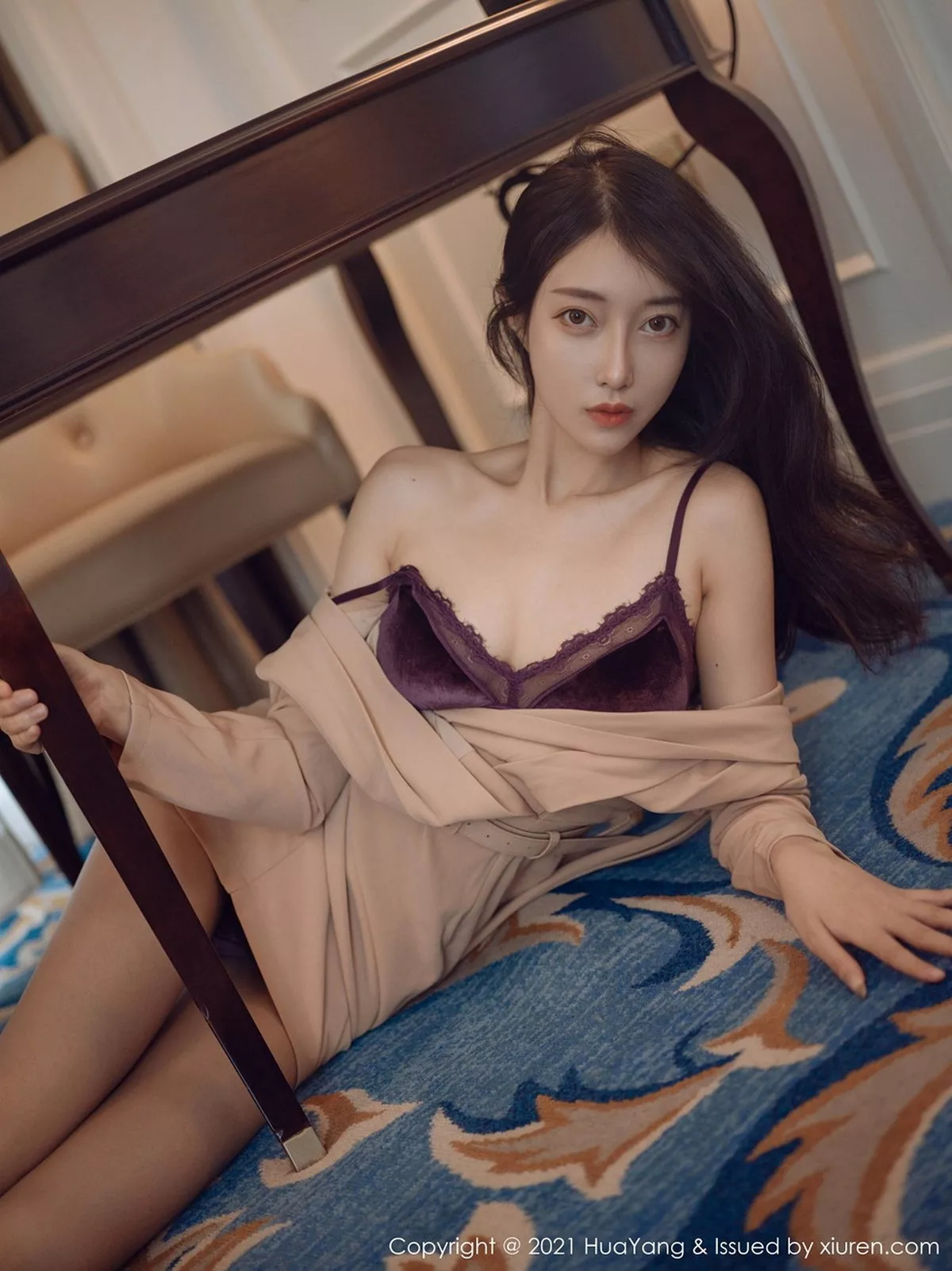 秀人集.com_[HuaYang花漾]Vol.364_丽质美人玥儿玥er厦门旅拍暖色调服饰配肉丝裤袜诱惑写真62P