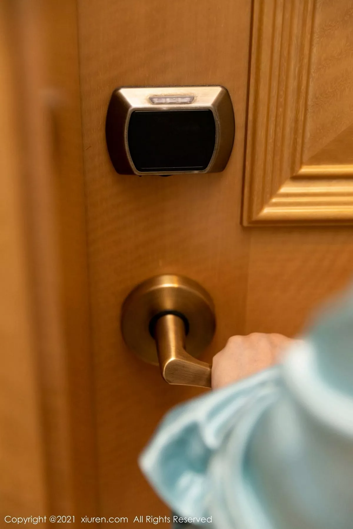 秀人集.com_[XiuRen秀人网]No.3014_嫩模允爾厦门旅拍空姐剧情主题私房脱衣露火辣身材诱惑写真84P