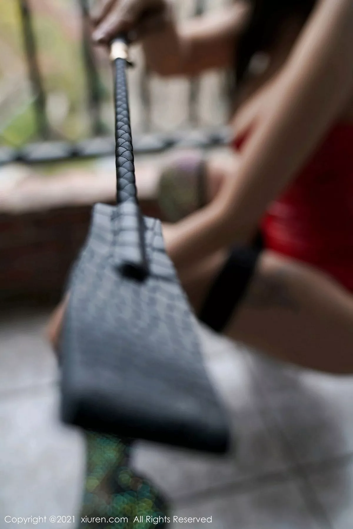 秀人集.com_[XiuRen秀人网]No.3013_御姐果儿Victoria江浙沪旅拍红色皮衣配情趣黑丝完美诱惑写真49P