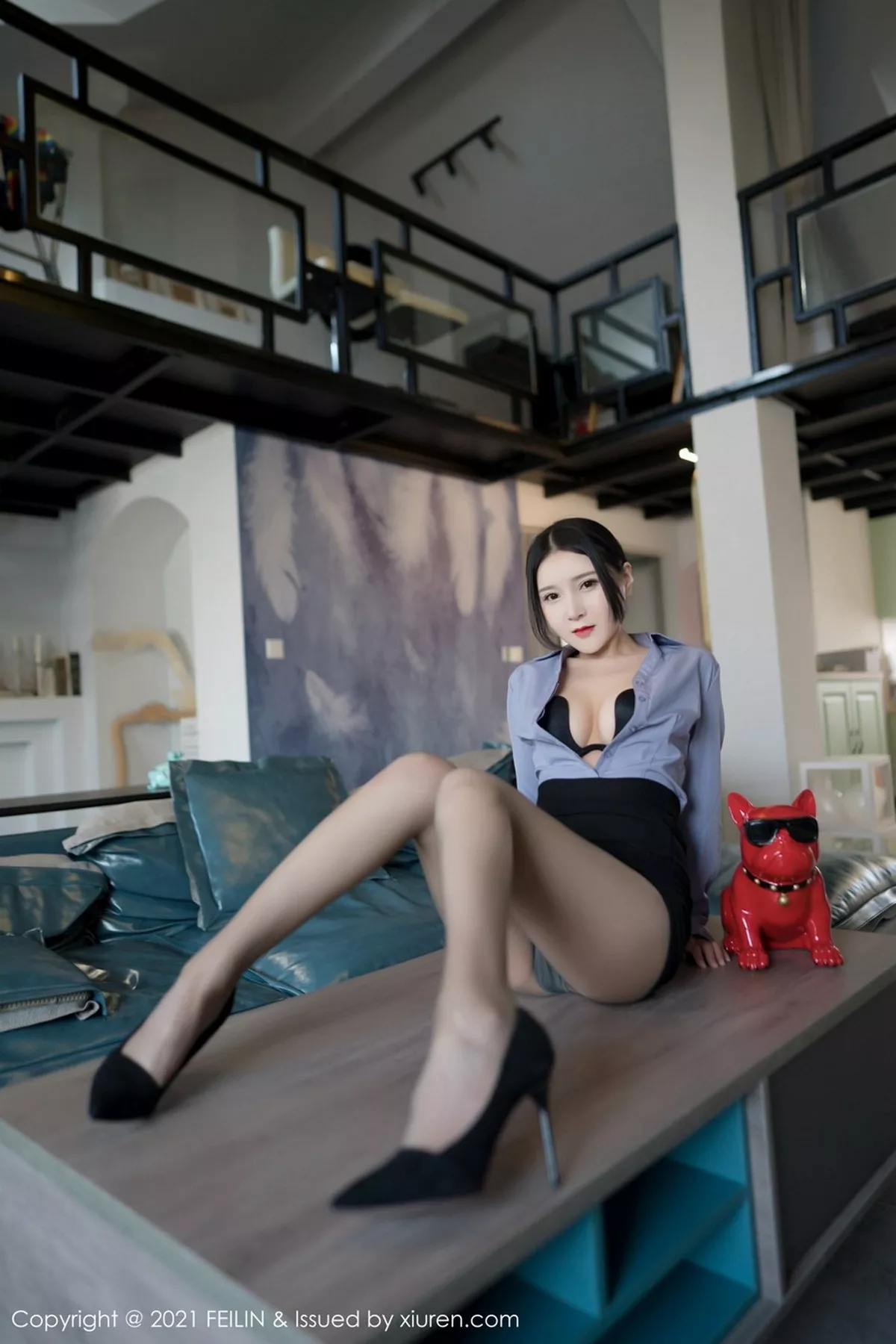 秀人集.com_[FeiLin嗲囡囡]VOL.369_嫩模林煊煊职场秘书OL制服脱衬衣露性感黑色内衣诱惑写真44P