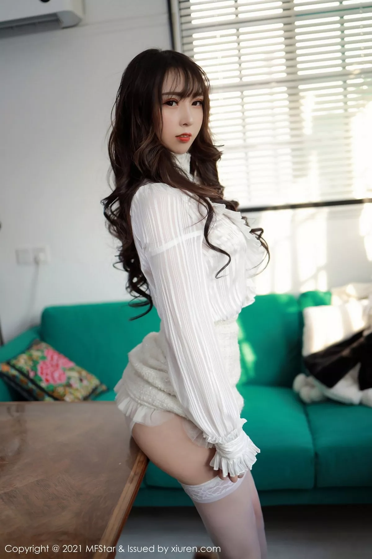 秀人集.com_[MFStar模范学院]Vol.442_嫩模小波多私房真空透视服饰配白色蕾丝袜完美诱惑写真49P