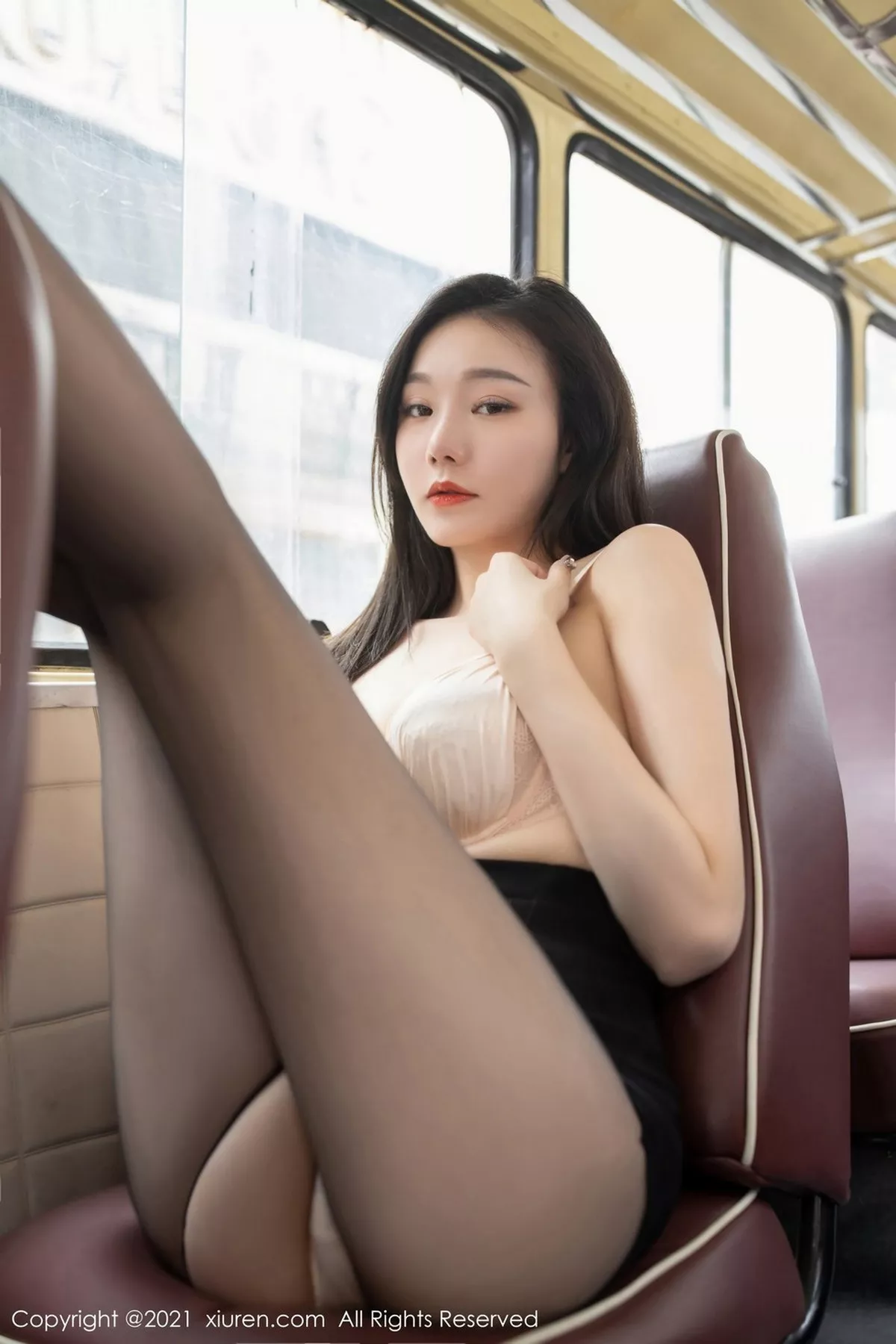 秀人集.com_[XiuRen秀人网]No.3020_嫩模安然Maleah末班大巴车主题开档黑丝裤袜秀翘臀美腿写真68P
