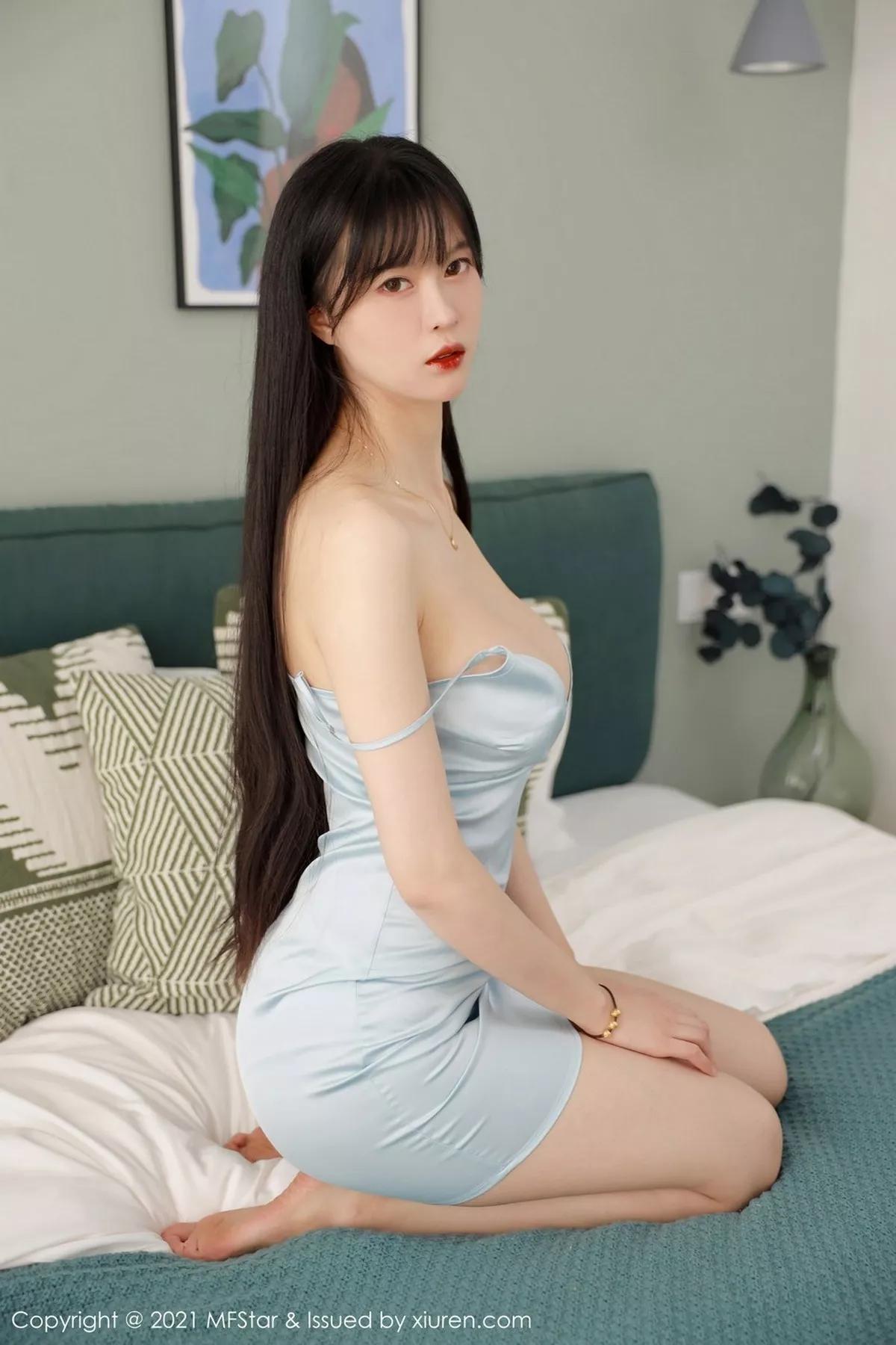 秀人集.com_[MFStar模范学院]Vol.443_嫩模桃香子浅蓝色吊裙配粉色内裤半脱秀豪乳翘臀诱惑写真41P
