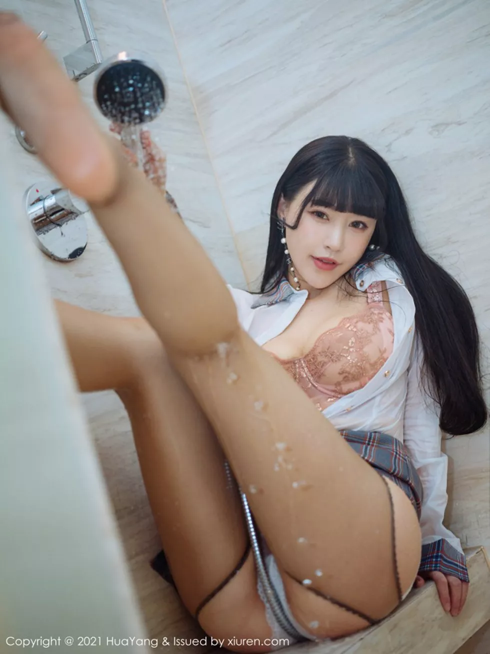 秀人集.com_[HuaYang花漾]Vol.367_嫩模朱可儿厦门旅拍私房浴室撩裙露开档黑丝裤袜惹火诱惑写真53P