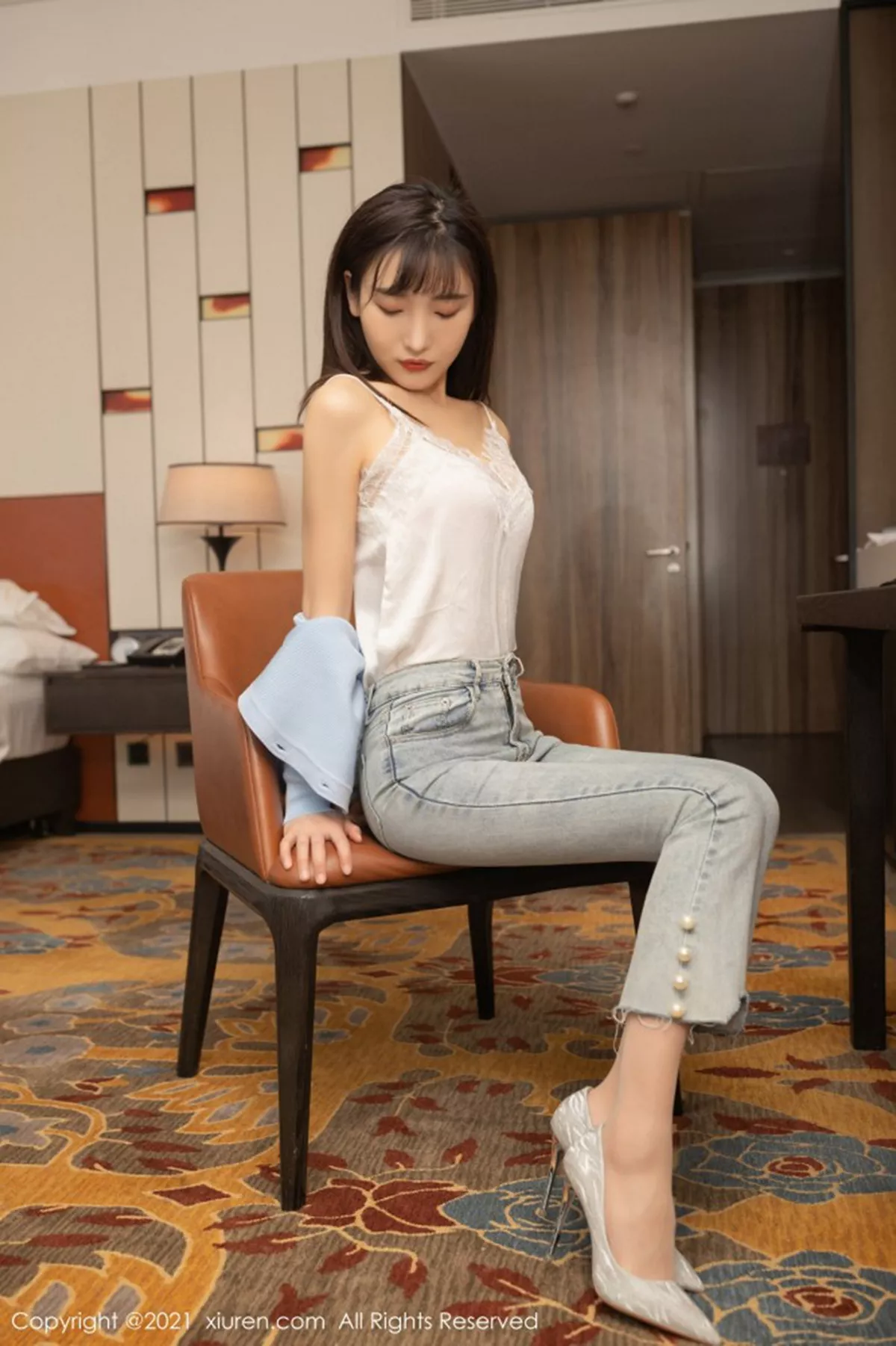 秀人集.com_[XiuRen秀人网]No.3146_嫩模陆萱萱秘书遭遇主题脱牛仔裤露无内肉丝裤袜撩人诱惑写真70P