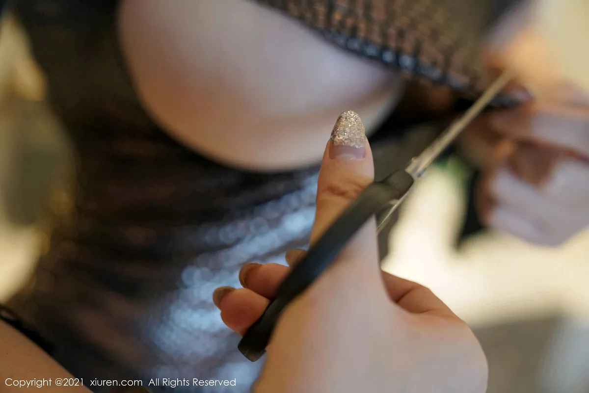 秀人集.com_[XiuRen秀人网]No.3147_女神凯竹黑色轻薄鳞片服饰配黑丝裤袜秀丰腴有致身材诱惑写真75P