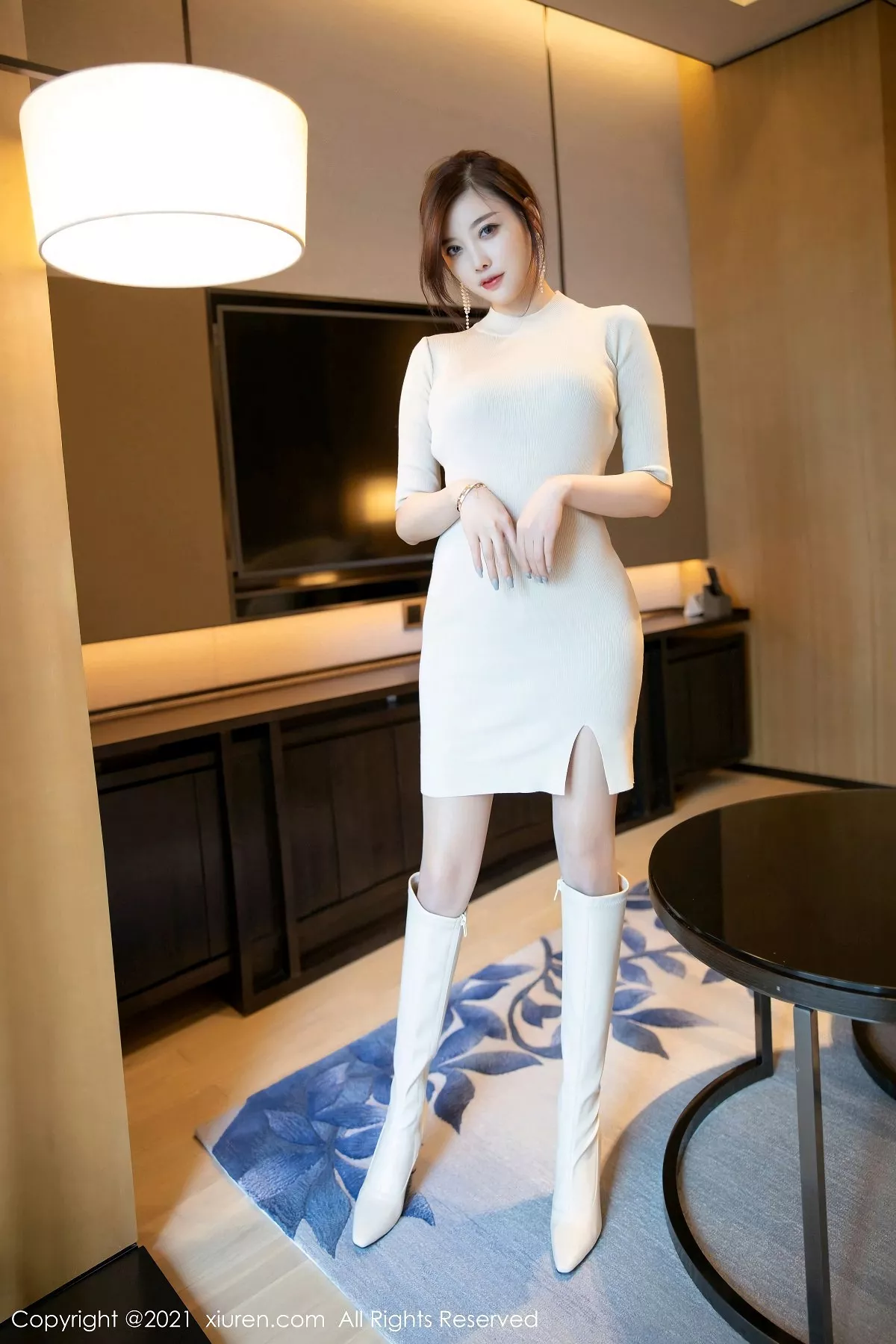 秀人集.com_[XiuRen秀人网]No.3155_女神杨晨晨sugar私房床上脱开档肉丝裤袜露性感蕾丝内衣诱惑写真50P