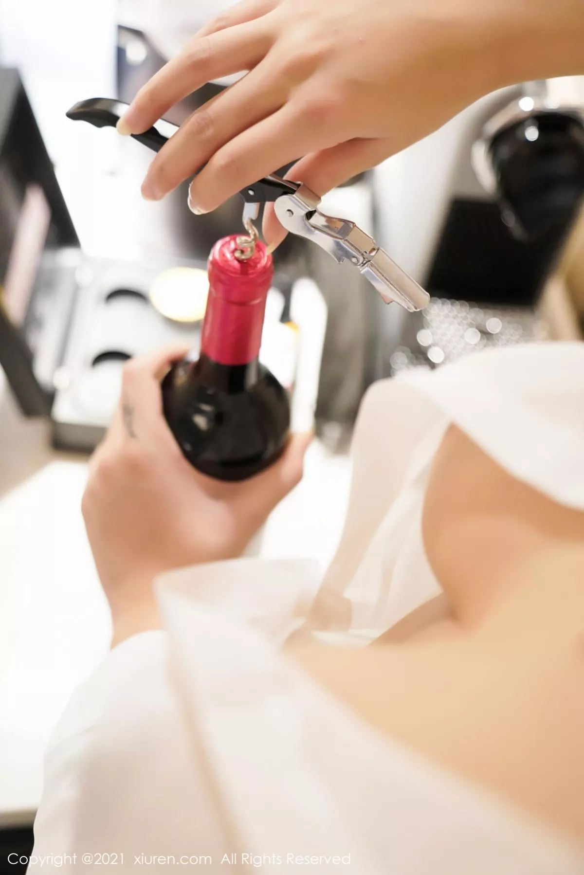 秀人集.com_[XiuRen秀人网]No.3164_嫩模萌奈子酒店红酒美人主题性感真空白衬衣配黑短裙完美诱惑写真59P