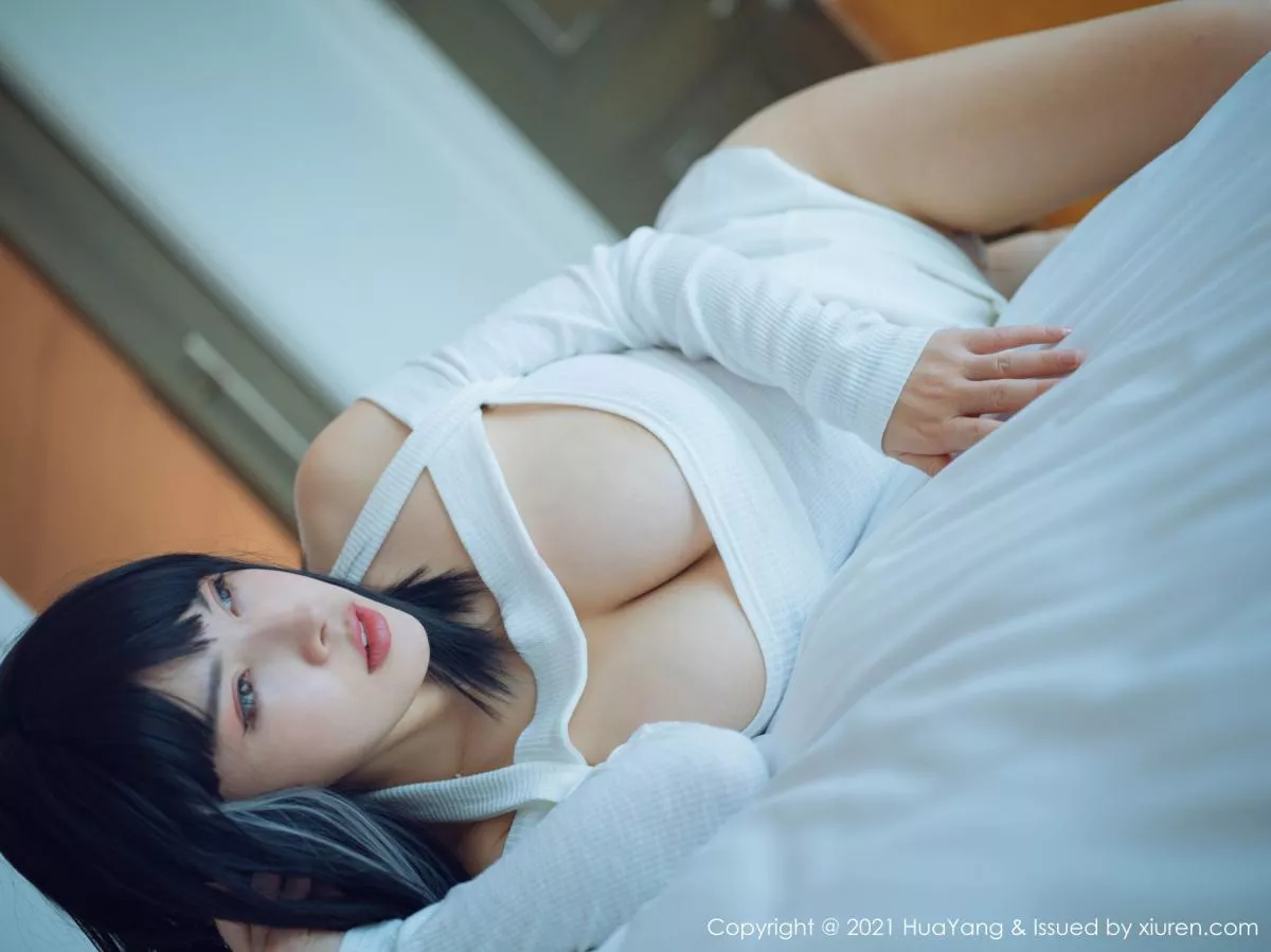 秀人集.com_[HuaYang花漾]Vol.371_新人模特乔漫妮mina私房白色开胸连身裙露傲人豪乳撩人诱惑写真52P