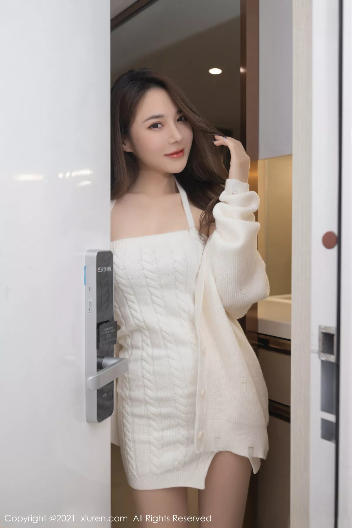 秀人集.com_[XiuRen秀人网]No.3171_嫩模鱼子酱Fish居家人妻主题白色吊带配开档肉丝裤袜诱惑写真72P