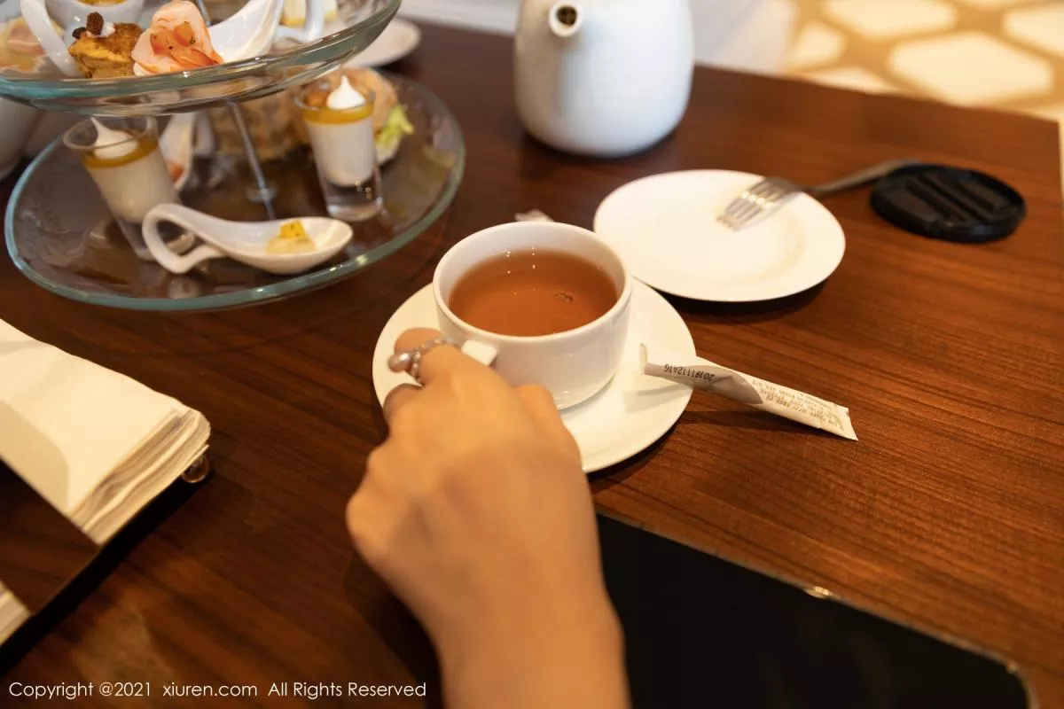 秀人集.com_[XiuRen秀人网]No.3176_女神王雨纯厦门旅拍下午茶主题酒店剧情循序渐进发展诱惑写真70P