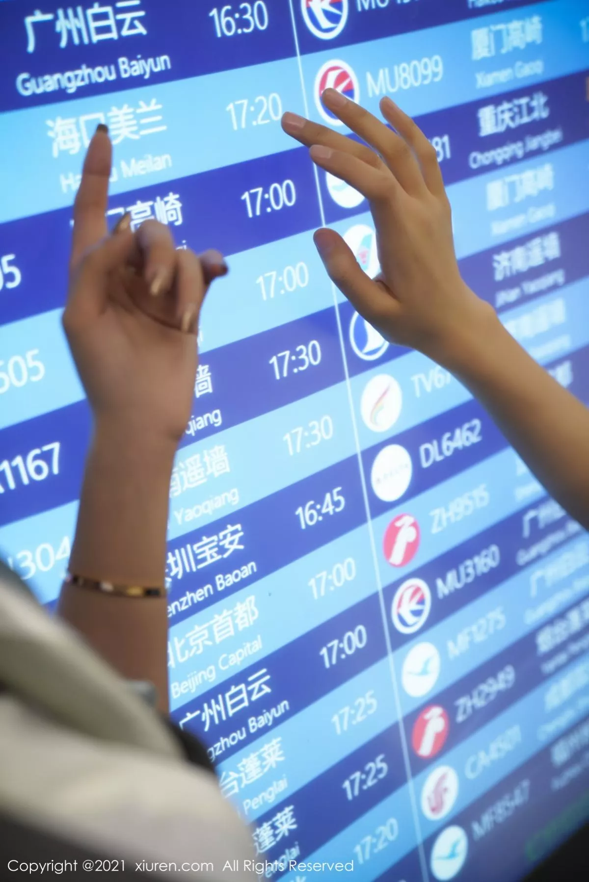 秀人集.com_[XiuRen秀人网]No.3173_模特果儿Victoria＆葛征私房空姐制服主题性感姐妹花撩人诱惑写真48P