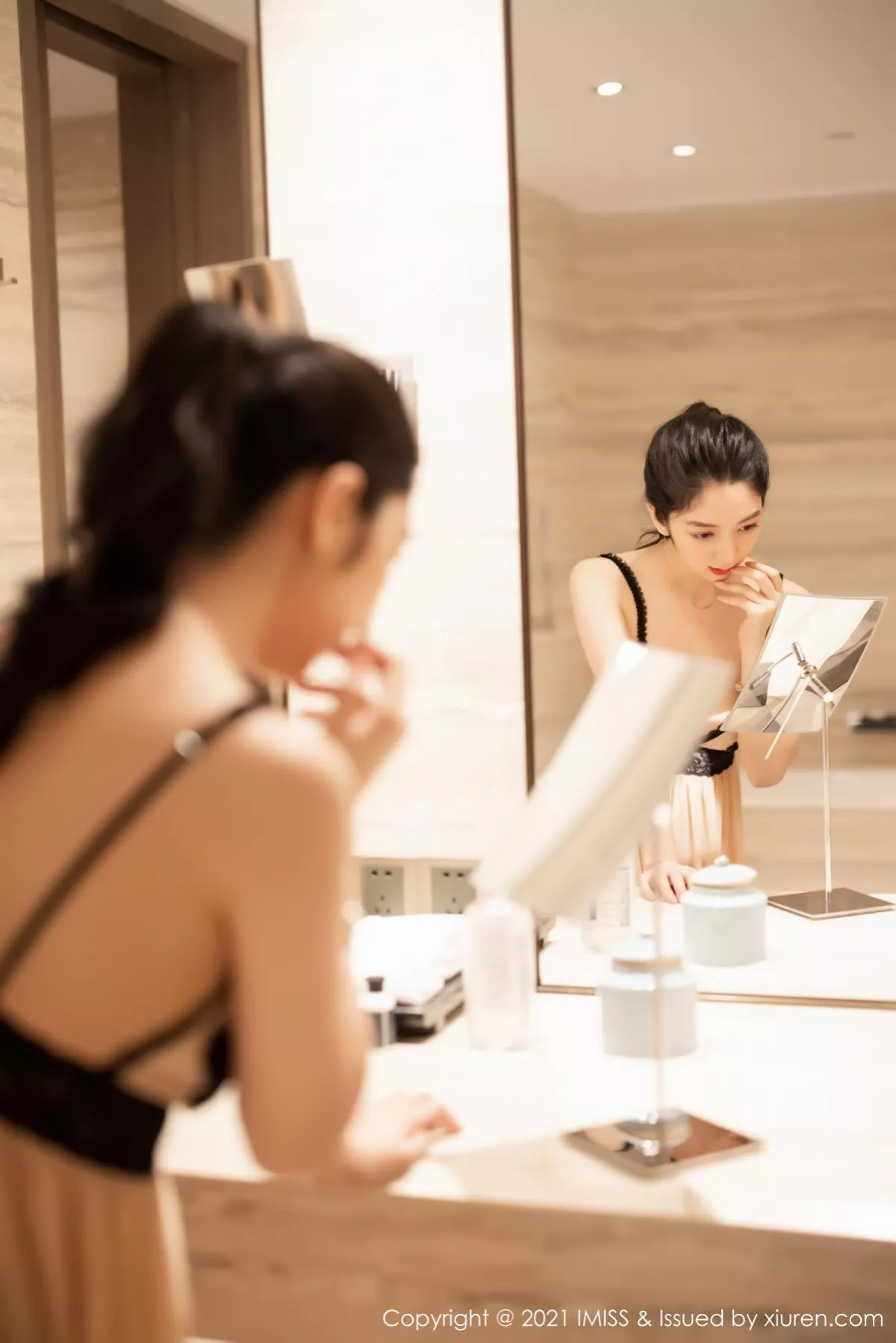 秀人集.com_[IMISS爱蜜社]Vol.559_女神Angela小热巴私房轻薄肉色睡衣配肉丝裤袜撩人诱惑写真43P