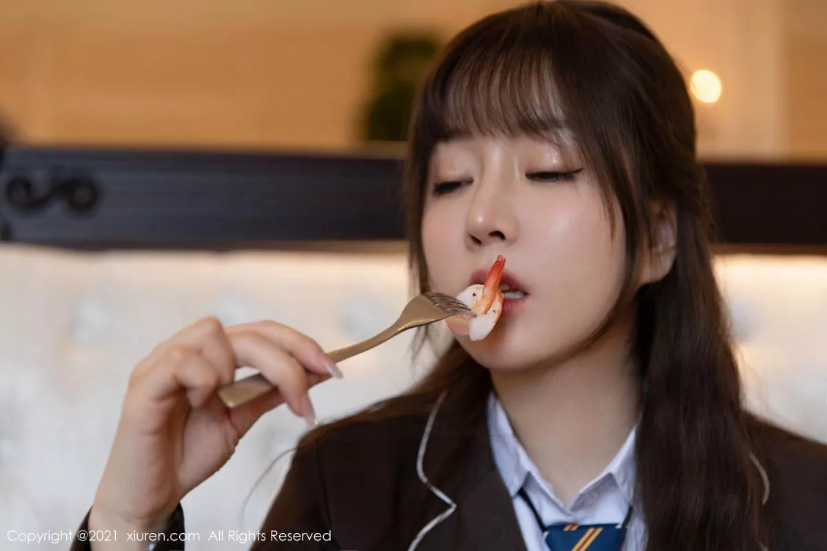 秀人集.com_[XiuRen秀人网]No.3176_女神王雨纯厦门旅拍下午茶主题酒店剧情循序渐进发展诱惑写真70P