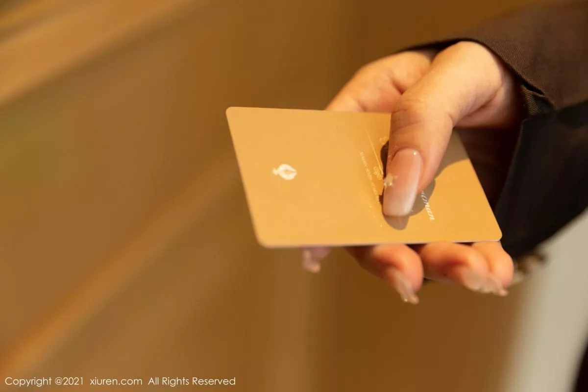 秀人集.com_[XiuRen秀人网]No.3176_女神王雨纯厦门旅拍下午茶主题酒店剧情循序渐进发展诱惑写真70P