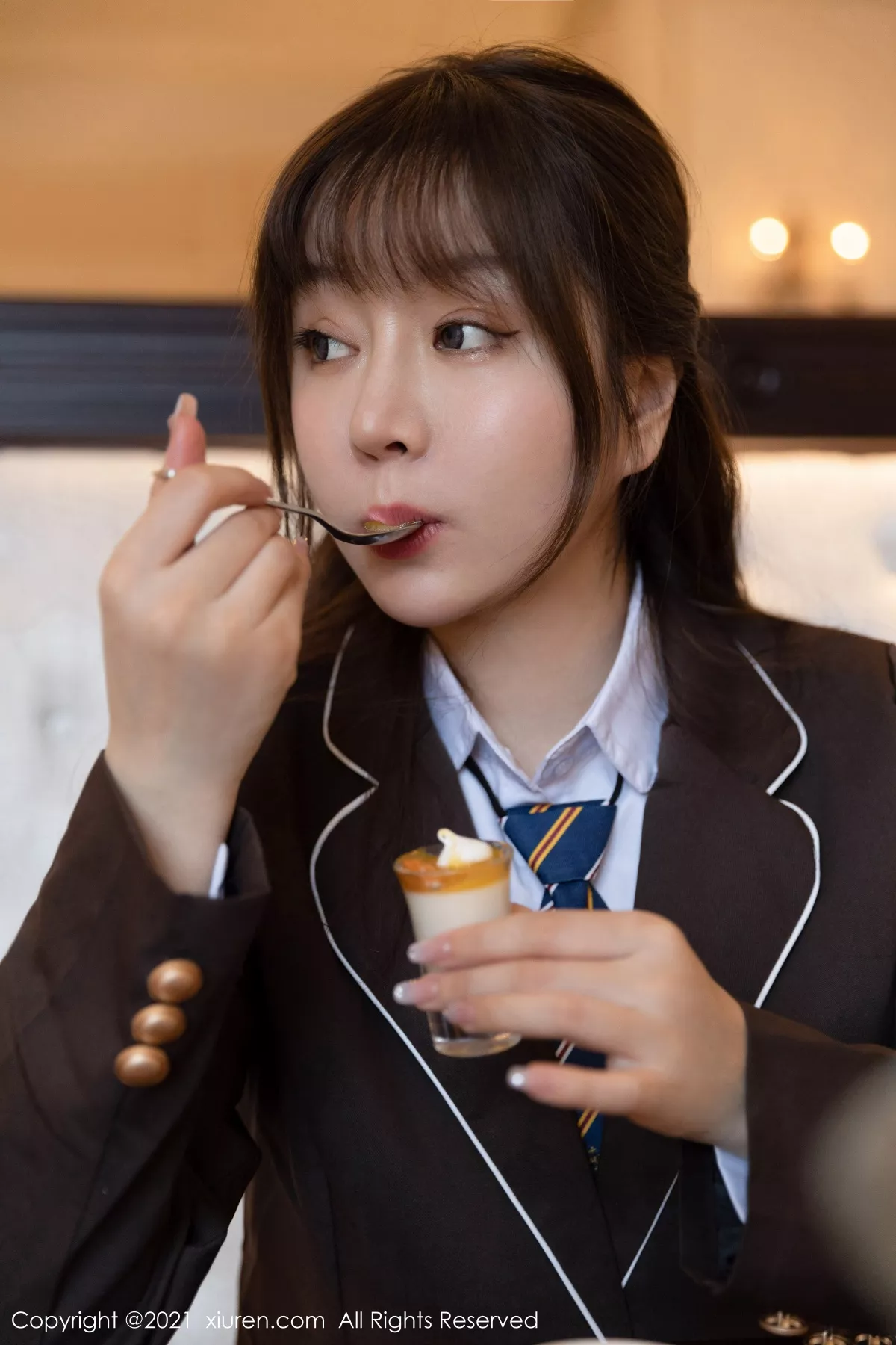 秀人集.com_[XiuRen秀人网]No.3176_女神王雨纯厦门旅拍下午茶主题酒店剧情循序渐进发展诱惑写真70P