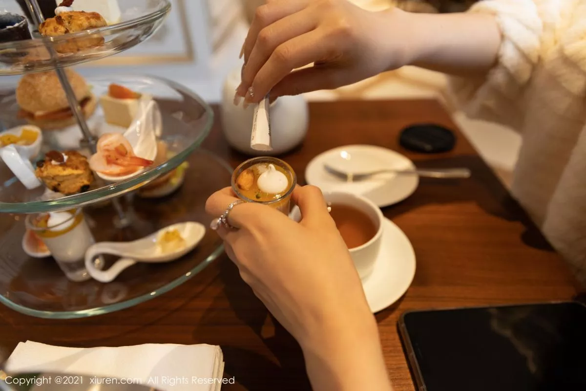 秀人集.com_[XiuRen秀人网]No.3176_女神王雨纯厦门旅拍下午茶主题酒店剧情循序渐进发展诱惑写真70P