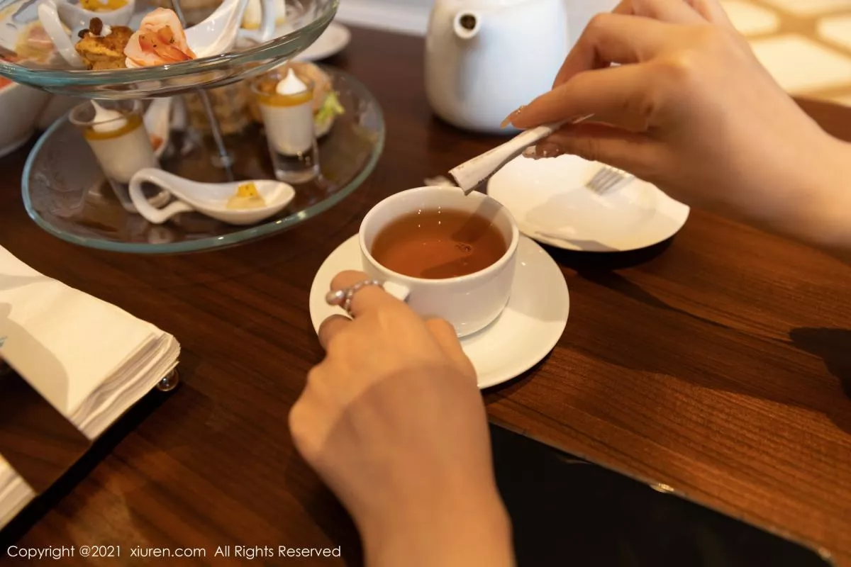 秀人集.com_[XiuRen秀人网]No.3176_女神王雨纯厦门旅拍下午茶主题酒店剧情循序渐进发展诱惑写真70P