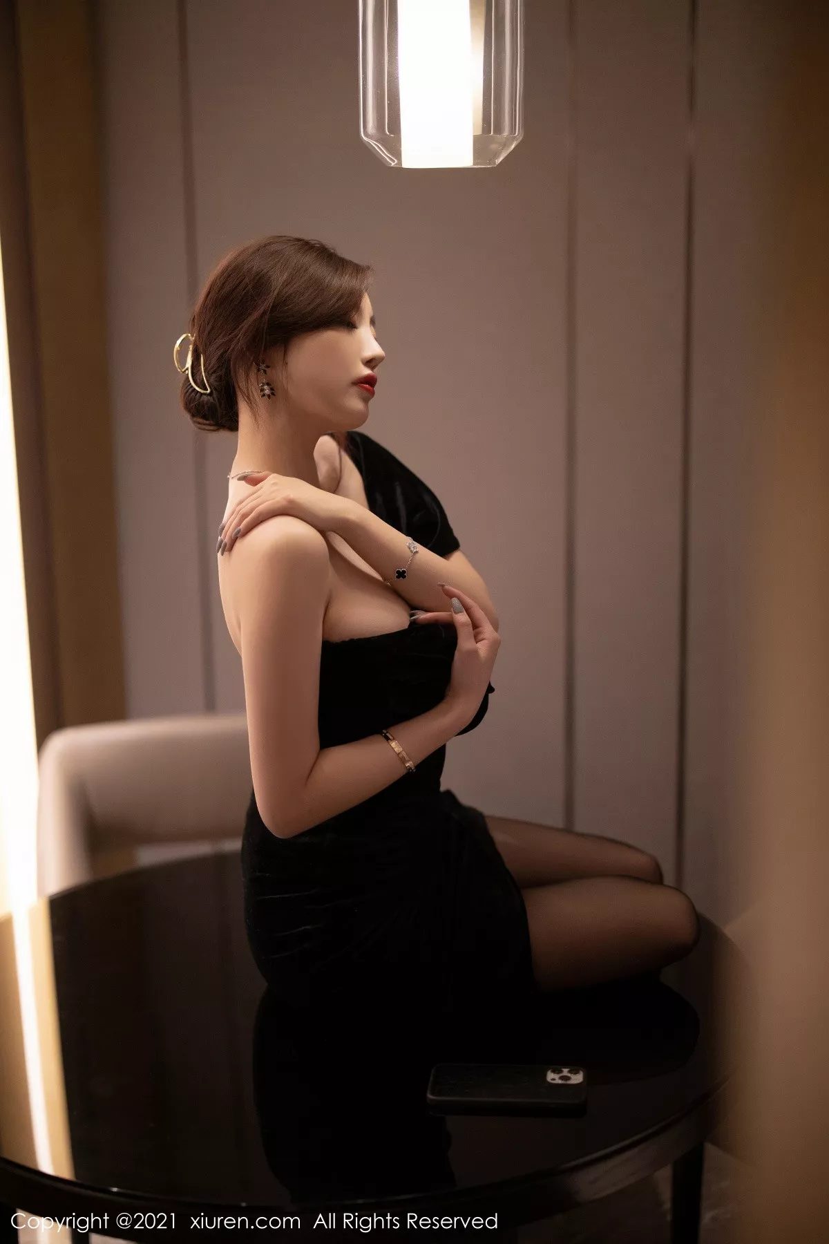 秀人集.com_[XiuRen秀人网]No.3184_女神杨晨晨sugar高贵典雅黑色礼裙配黑丝裤袜秀完美身材诱惑写真70P