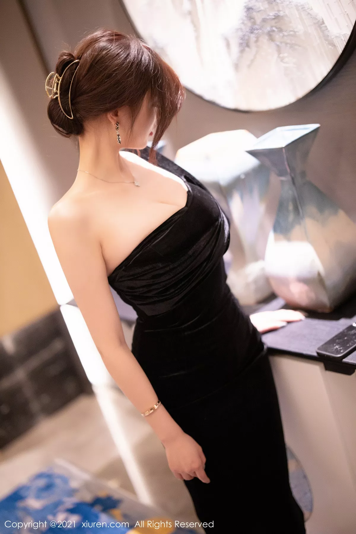 秀人集.com_[XiuRen秀人网]No.3184_女神杨晨晨sugar高贵典雅黑色礼裙配黑丝裤袜秀完美身材诱惑写真70P