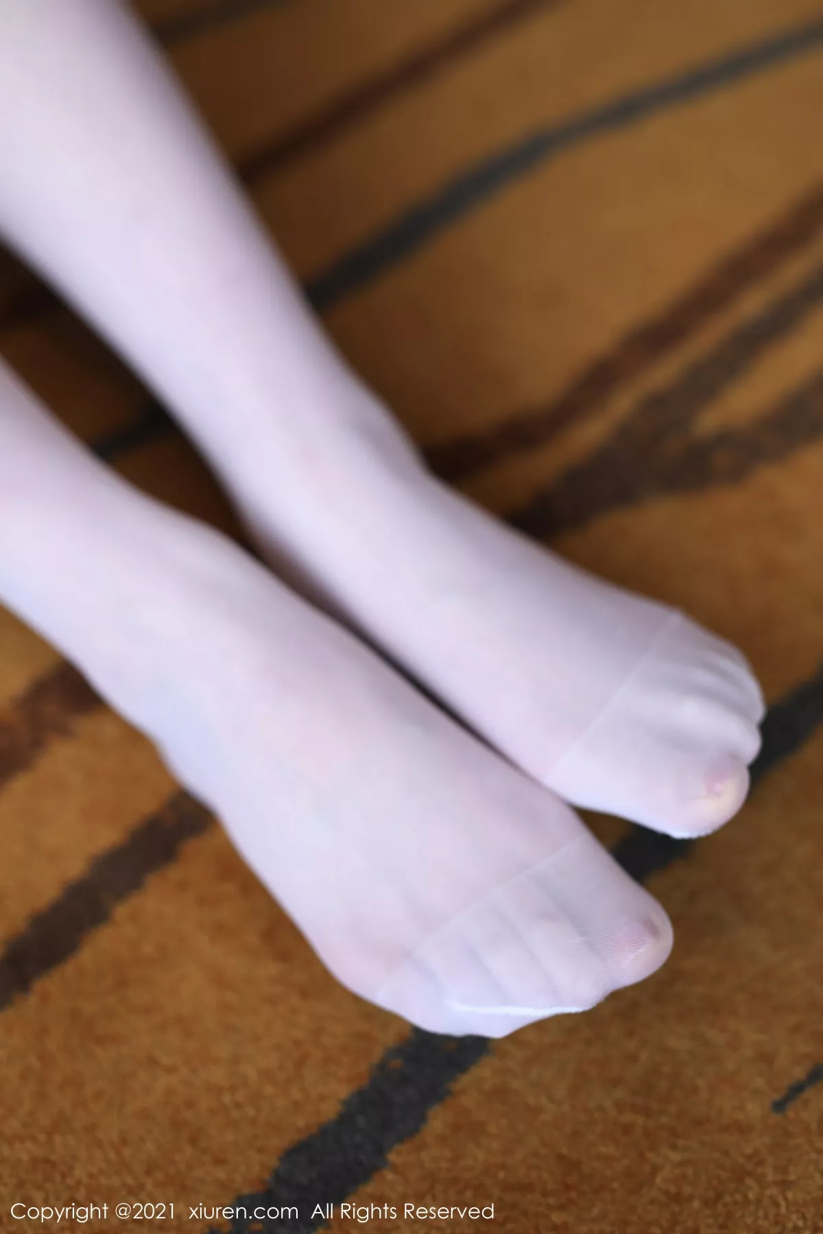 秀人集.com_[XiuRen秀人网]No.3178_嫩模揉揉肉肉私房经典JK制服配蕾丝袜半撩露豪乳翘臀诱惑写真47P