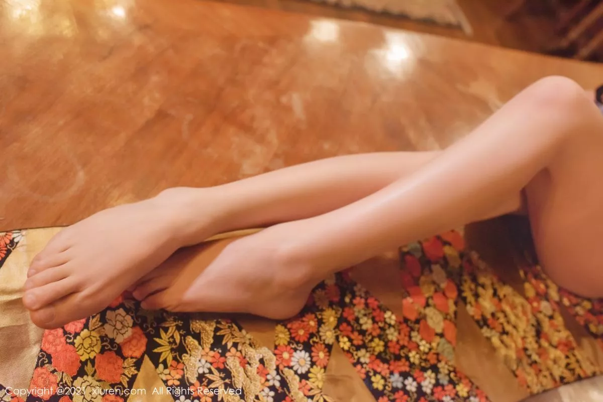 秀人集.com_[XiuRen秀人网]No.3180_嫩模赵万灵私房真空针织毛衣配黑丝网袜秀美乳翘臀极致诱惑写真55P