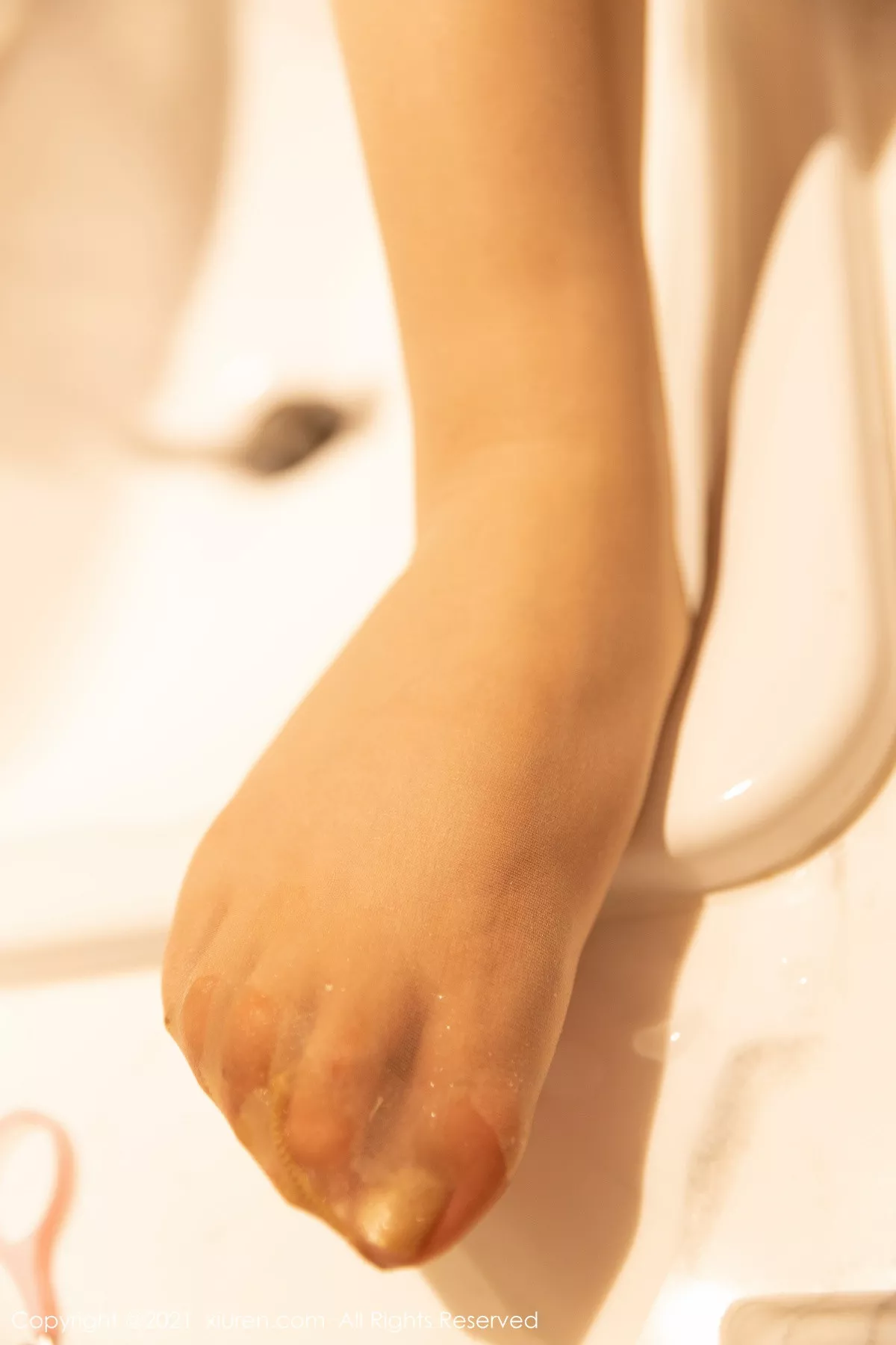 秀人集.com_[XiuRen秀人网]No.3181_嫩模允爾厦门旅拍私房缕空针织毛衣配肉丝裤袜秀傲人豪乳诱惑写真48P