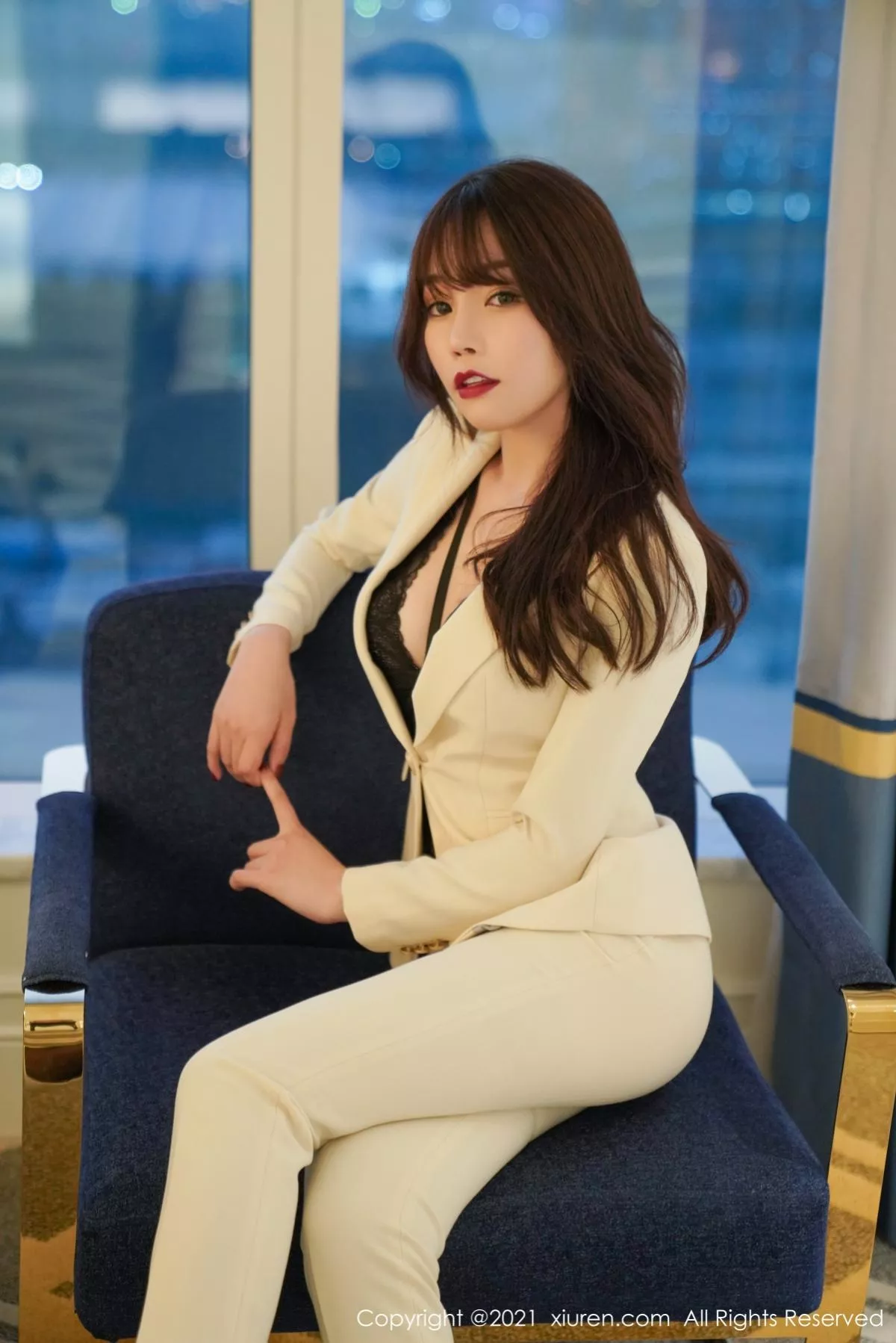 秀人集.com_[XiuRen秀人网]No.3195_女神芝芝Booty澳门旅拍私房脱制服露缕空蕾丝内衣诱惑写真78P