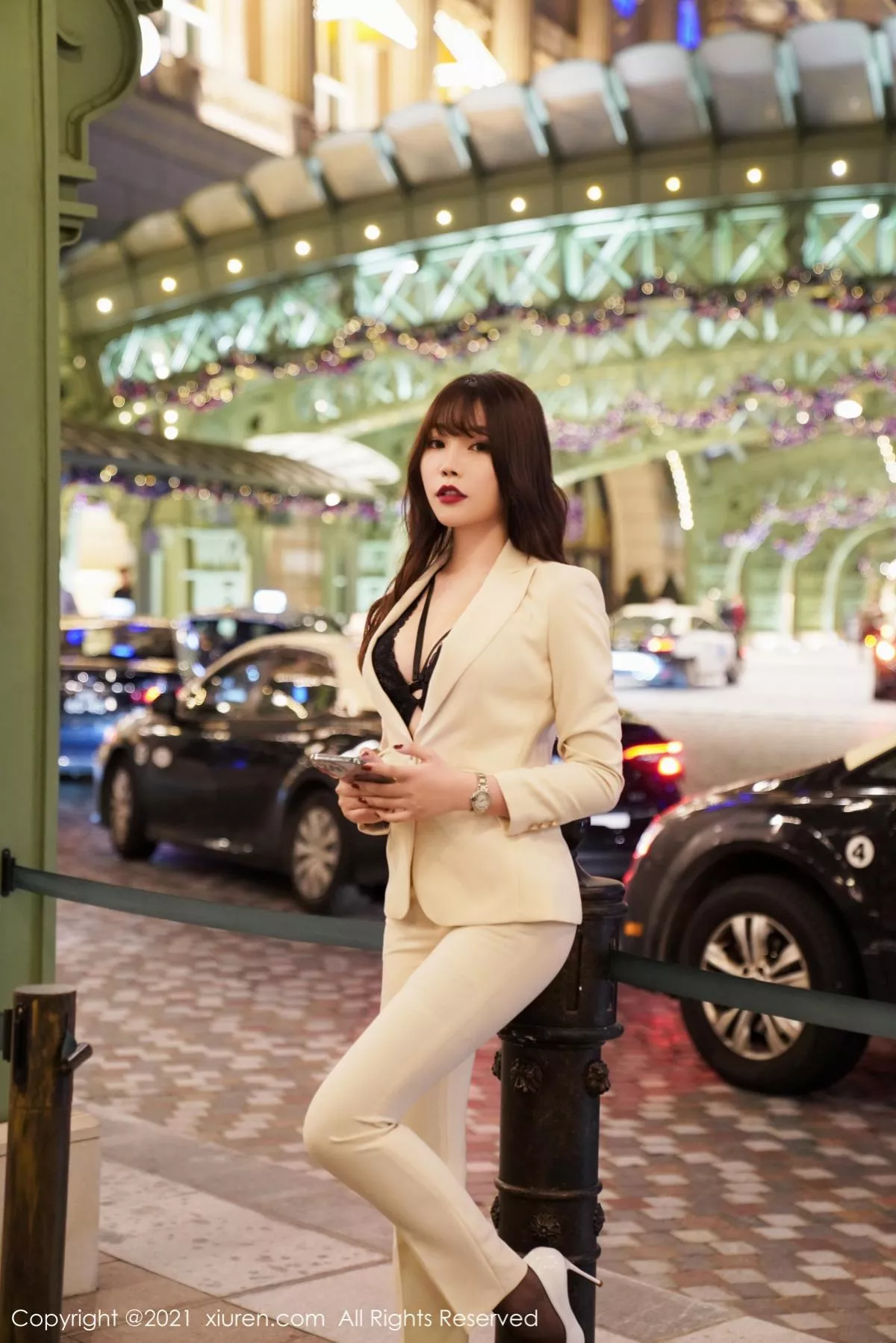 秀人集.com_[XiuRen秀人网]No.3195_女神芝芝Booty澳门旅拍私房脱制服露缕空蕾丝内衣诱惑写真78P