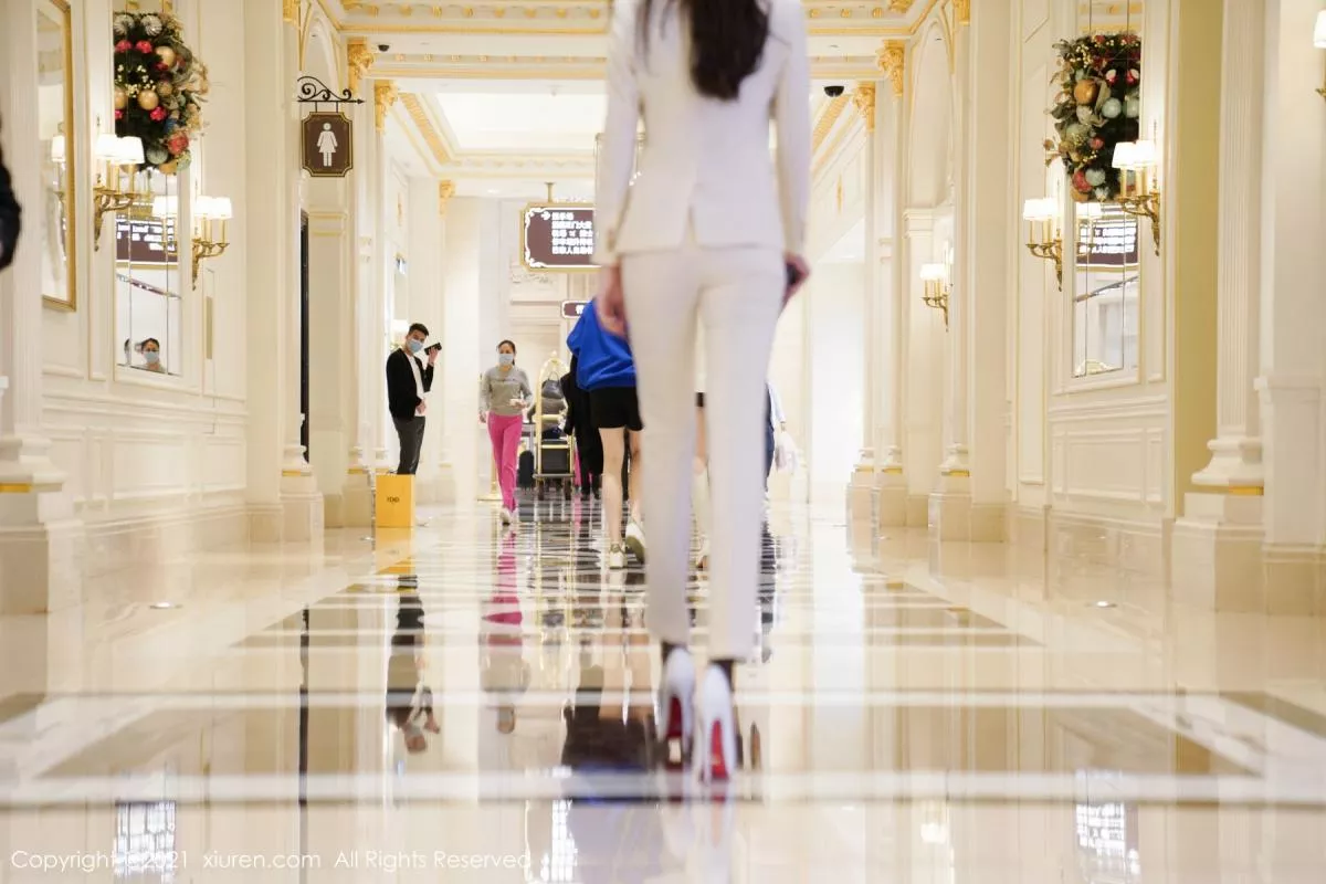 秀人集.com_[XiuRen秀人网]No.3195_女神芝芝Booty澳门旅拍私房脱制服露缕空蕾丝内衣诱惑写真78P