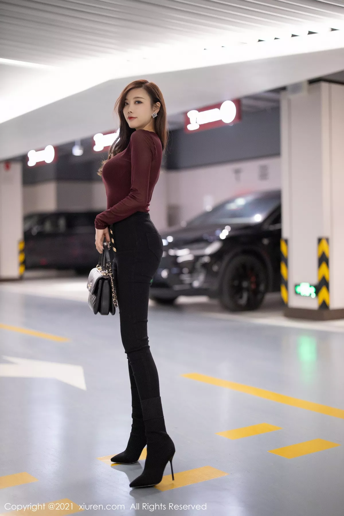 秀人集.com_[XiuRen秀人网]No.3208_女神杨晨晨sugar都市OL风半脱露性感黑色内衣秀完美曲线诱惑写真50P