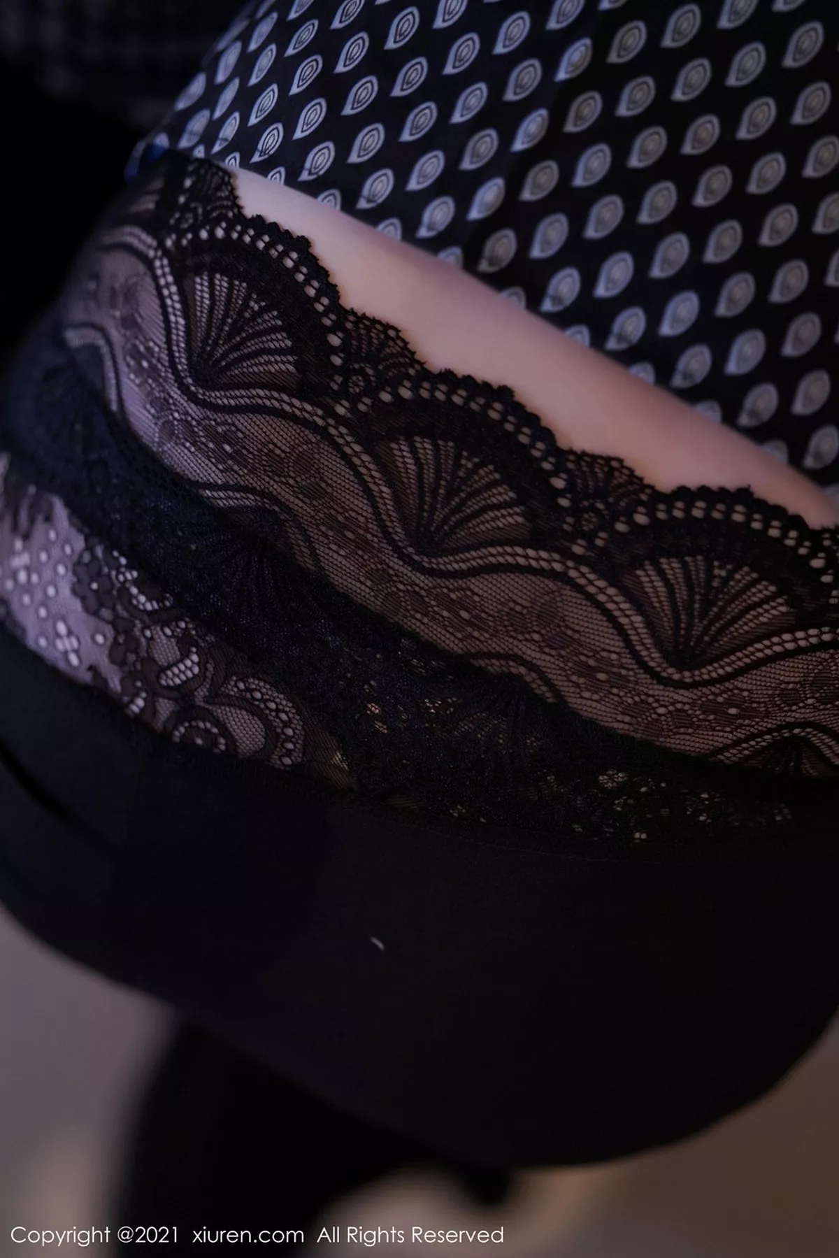 秀人集.com_[XiuRen秀人网]No.3097_女神周于希剧情主题私房性感内衣配吊带黑丝渔网撩人诱惑写真82P