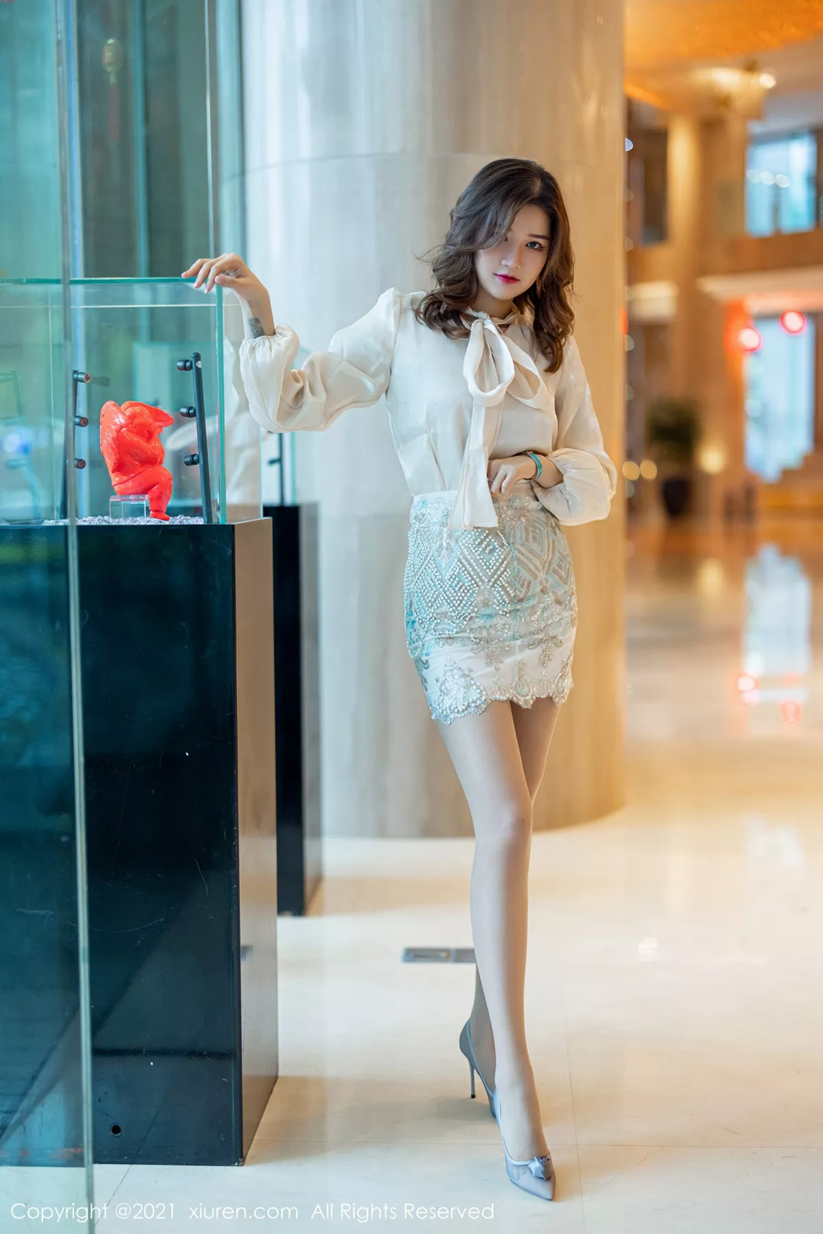 秀人集.com_[XiuRen秀人网]No.3211_嫩模芷萱mimi华丽璀璨服饰露性感内衣秀完美身材诱惑写真62P