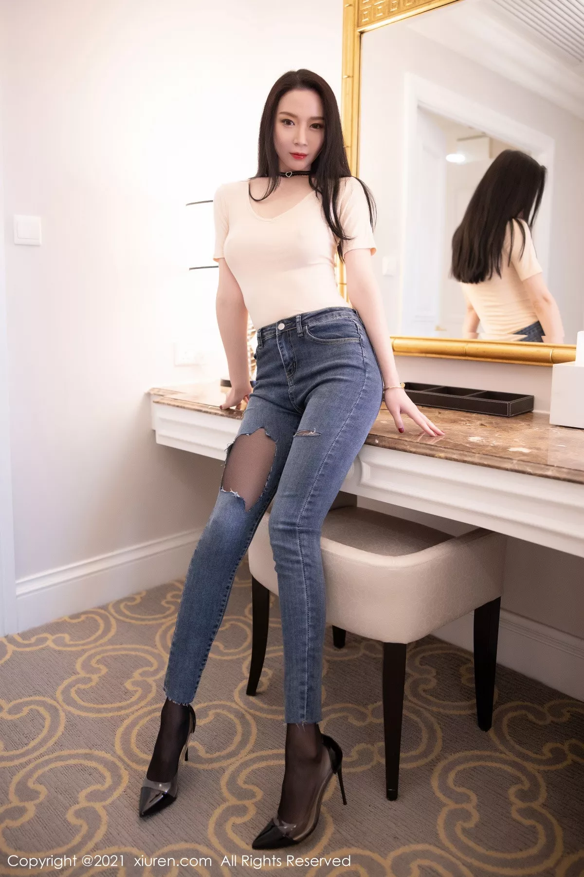 秀人集.com_[XiuRen秀人网]No.3218_嫩模梦心月心愿旅拍私房脱紧身牛仔裤露黑丝裤袜极致魅惑写真98P