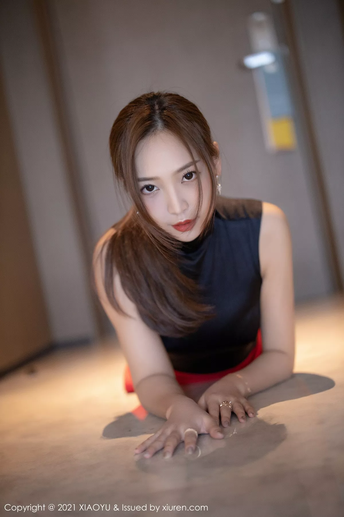 秀人集.com_[XiaoYu画语界]Vol.491_嫩模郑颖姗Bev经典都市OL制服配黑丝吊袜秀翘臀撩人诱惑写真75P