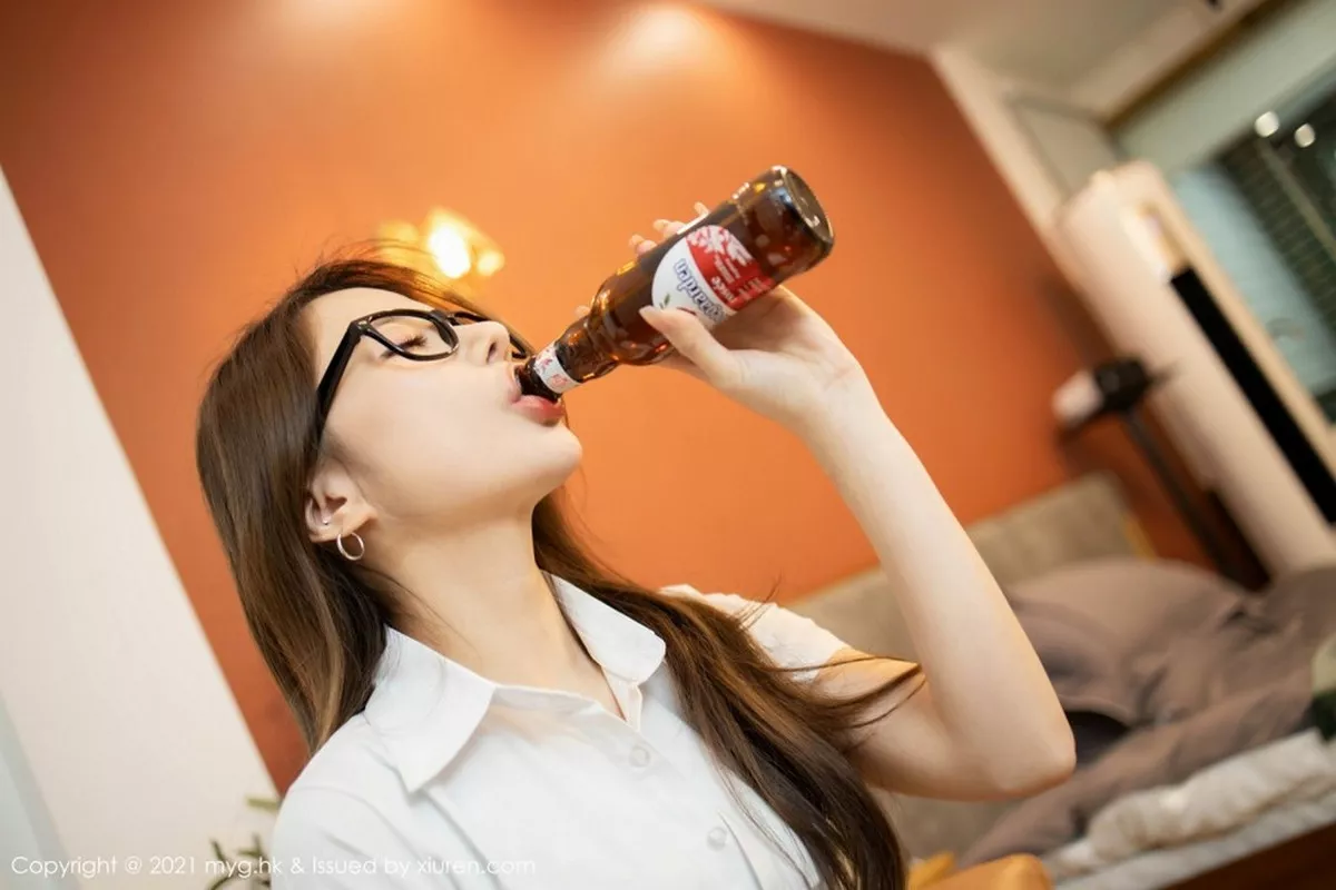 秀人集.com_[MyGirl美媛馆]Vol.489_嫩模鱼子酱Fish私房借酒消愁主题黑短裙配黑丝秀翘臀诱惑写真108P