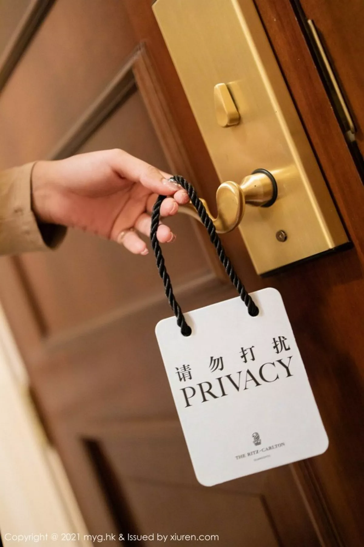 秀人集.com_[MyGirl美媛馆]Vol.490_女神王馨瑶yanni淡雅都市OL主题黑裙下超薄黑丝裤袜诱惑写真100P