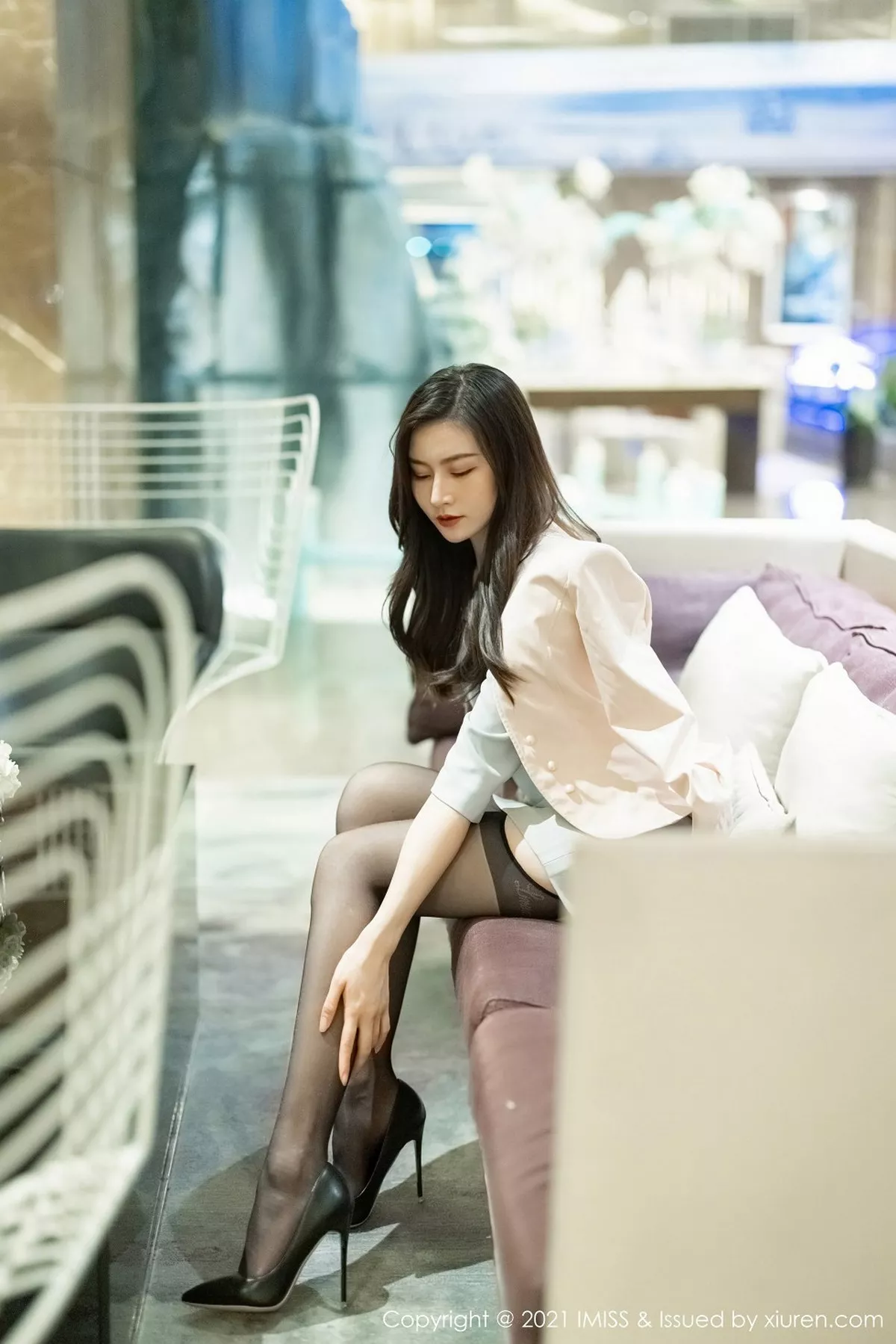 秀人集.com_[IMISS爱蜜社]Vol.552_气质美女Vanessa典雅职场OL主题私房黑丝吊袜极致魅惑写真63P