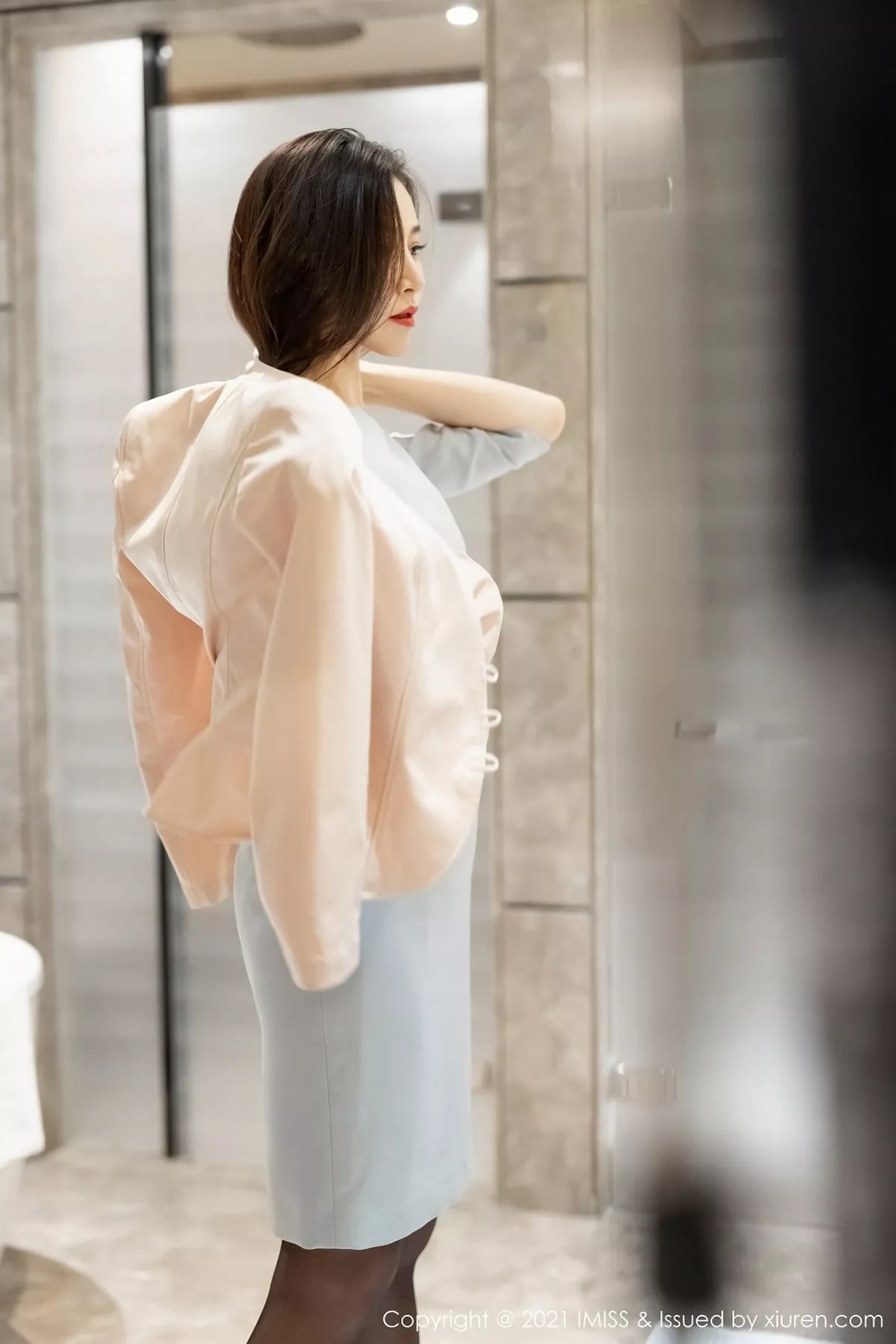 秀人集.com_[IMISS爱蜜社]Vol.552_气质美女Vanessa典雅职场OL主题私房黑丝吊袜极致魅惑写真63P