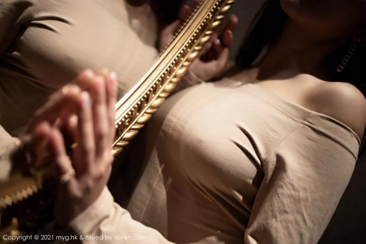 秀人集.com_[MyGirl美媛馆]Vol.490_女神王馨瑶yanni淡雅都市OL主题黑裙下超薄黑丝裤袜诱惑写真100P