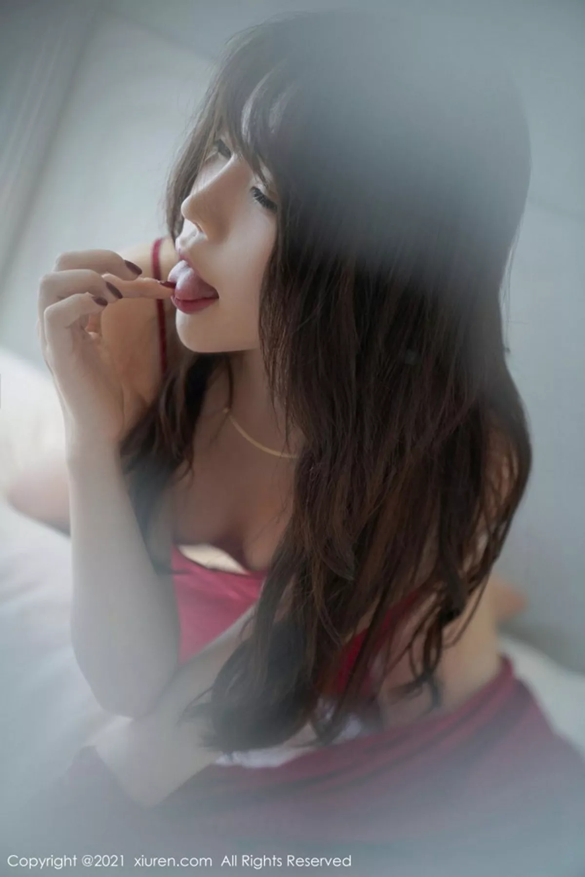 秀人集.com_[XiuRen秀人网]No.3110_嫩模芝芝Booty澳门旅拍睡衣女友视觉红色丁字裤秀翘臀诱惑写真88P