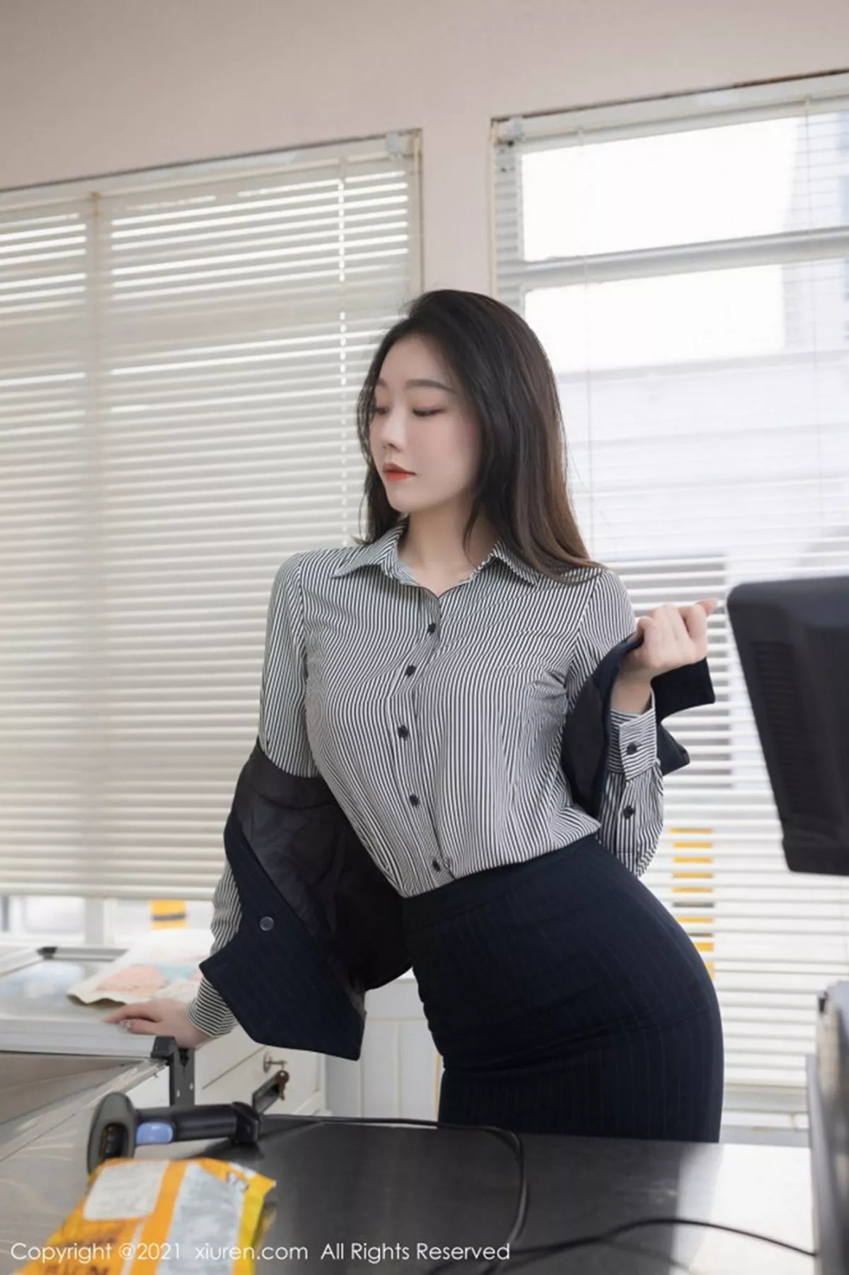 秀人集.com_[XiuRen秀人网]No.3123_嫩模安然Maleah便利店职员主题脱条纹衬衫露蕾丝内衣完美诱惑写真75P